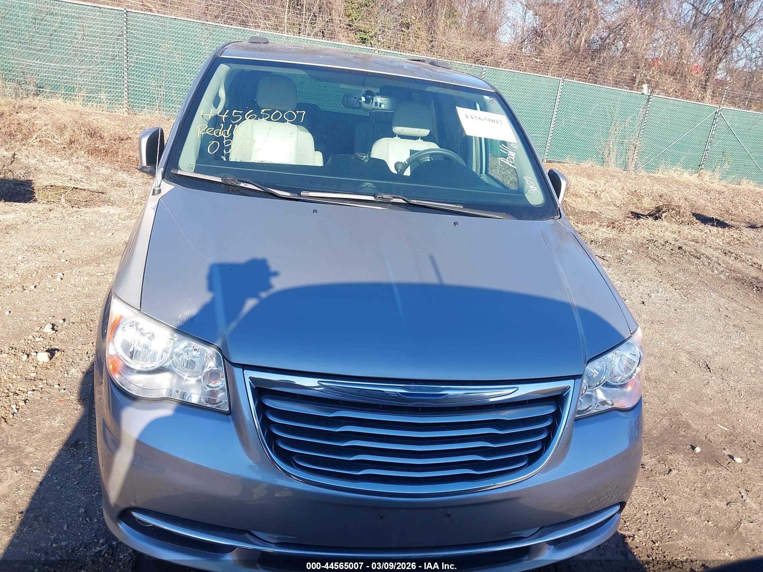 CHRYSLER TOWN image 6