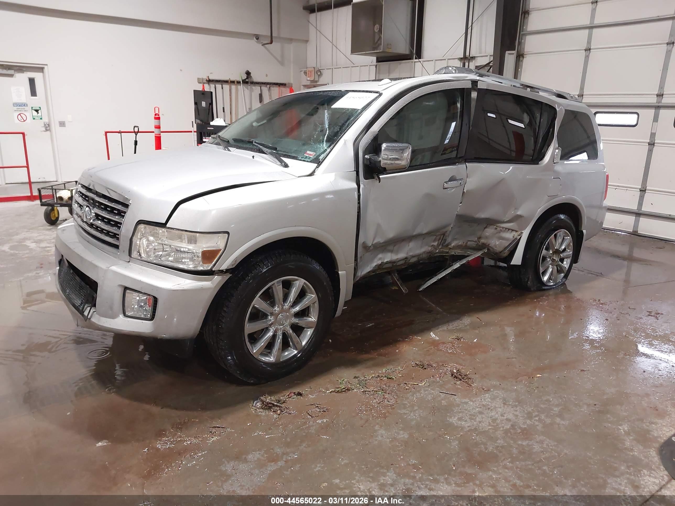 INFINITI QX56 image 2