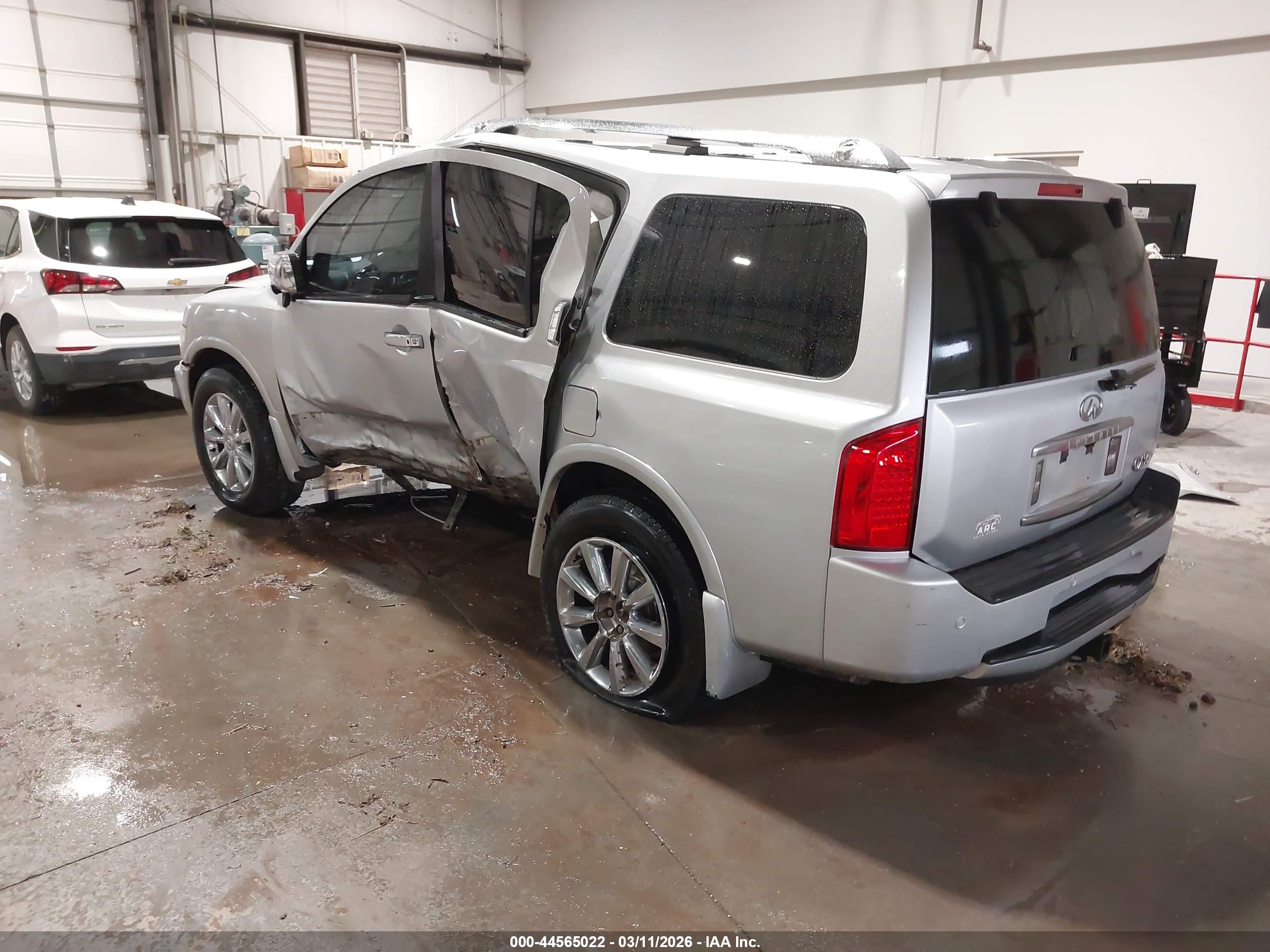 INFINITI QX56 image 3