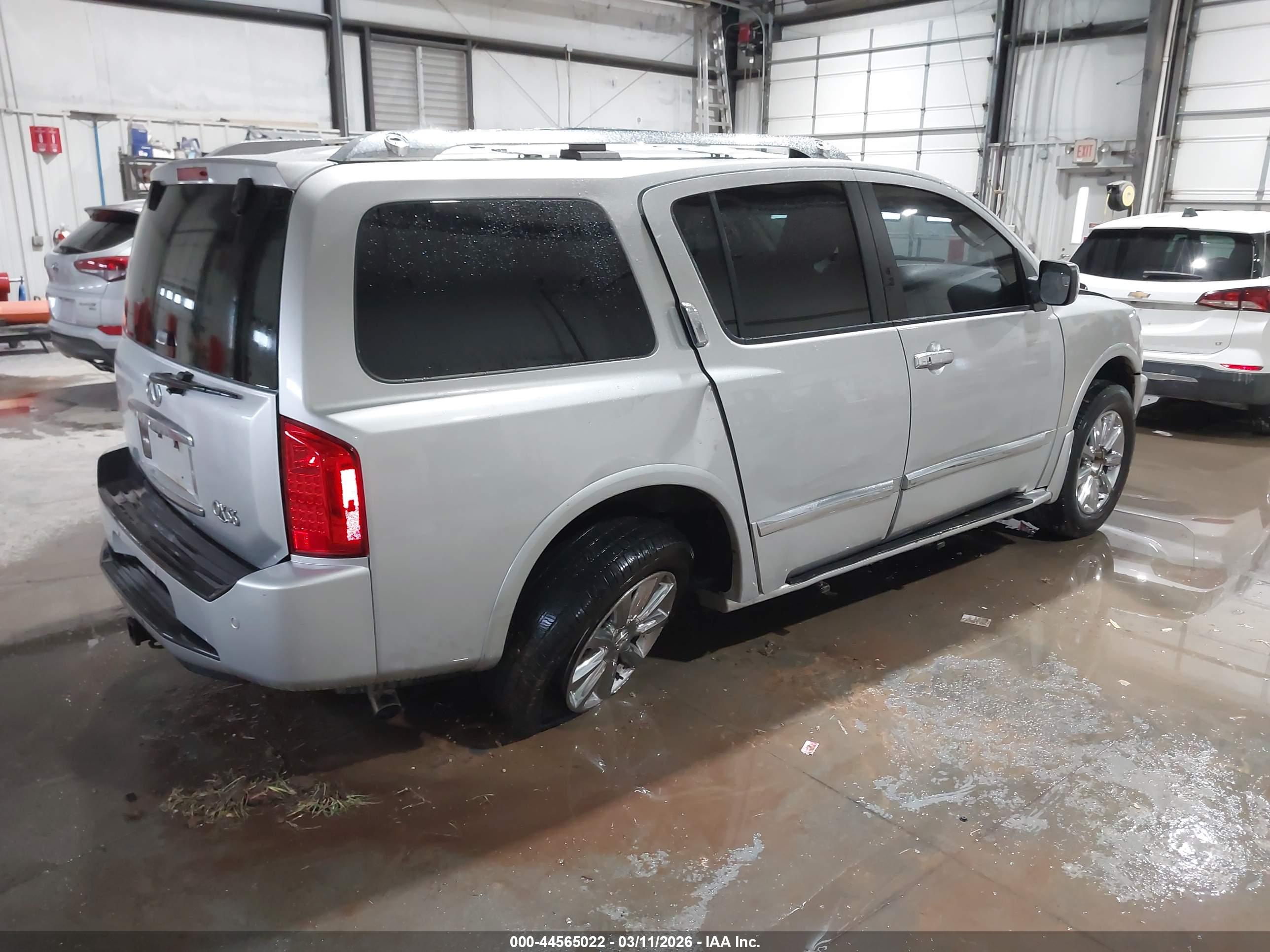INFINITI QX56 image 4