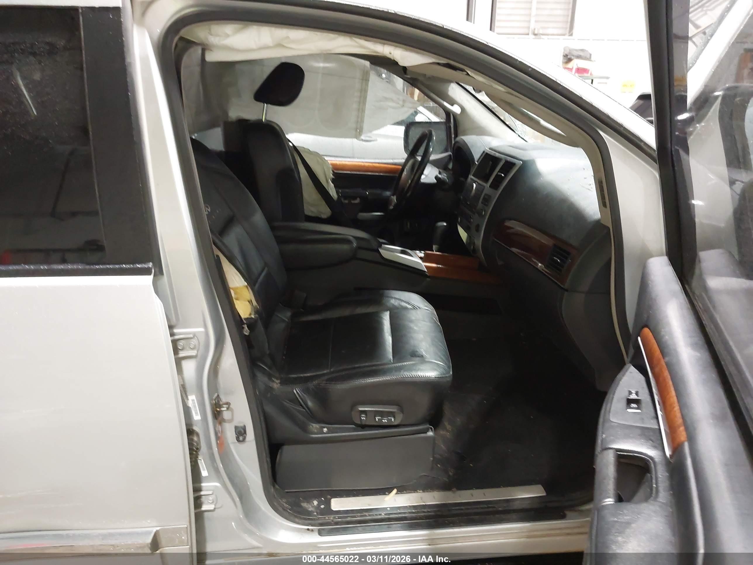 INFINITI QX56 image 5