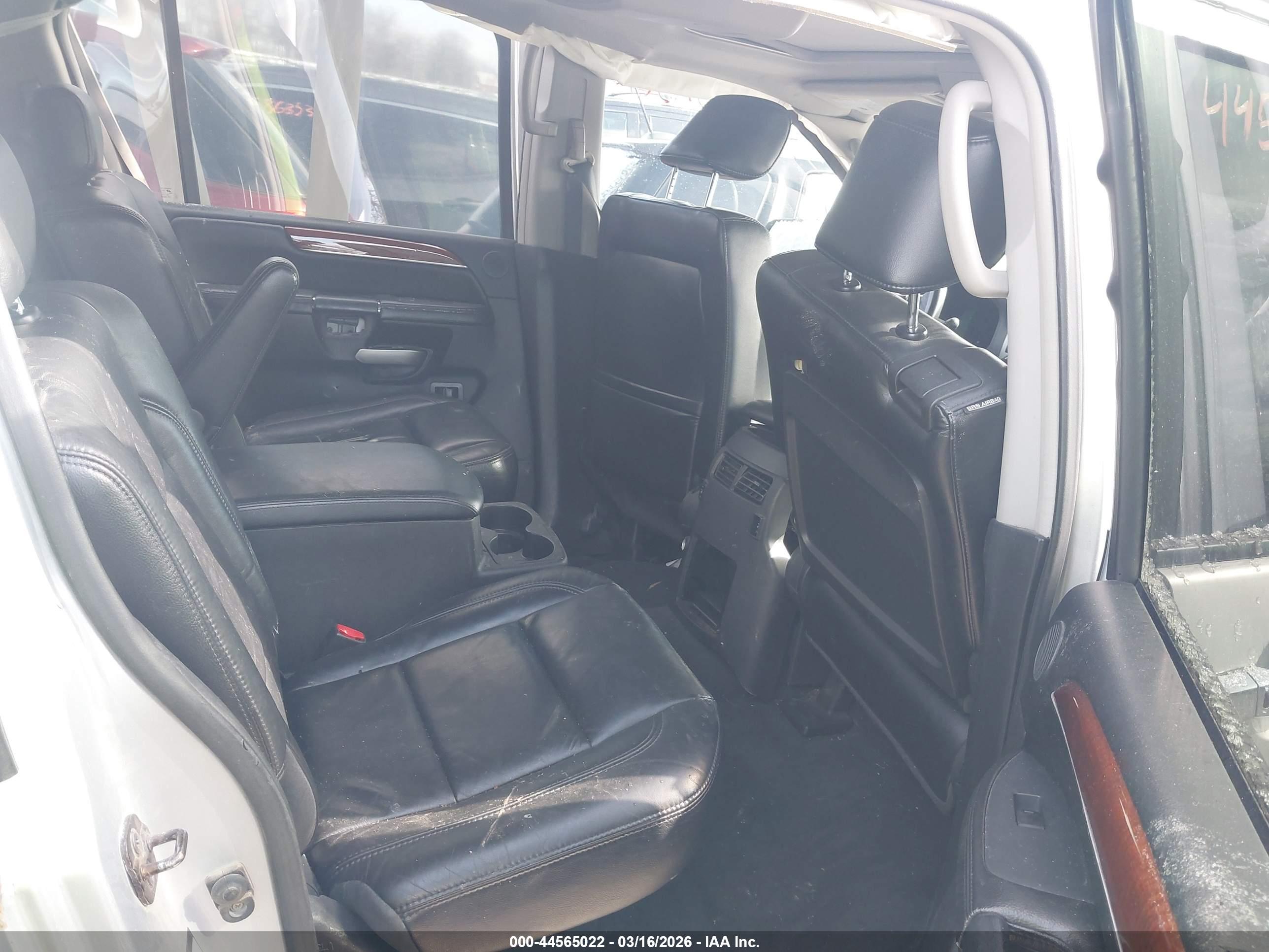 INFINITI QX56 image 8