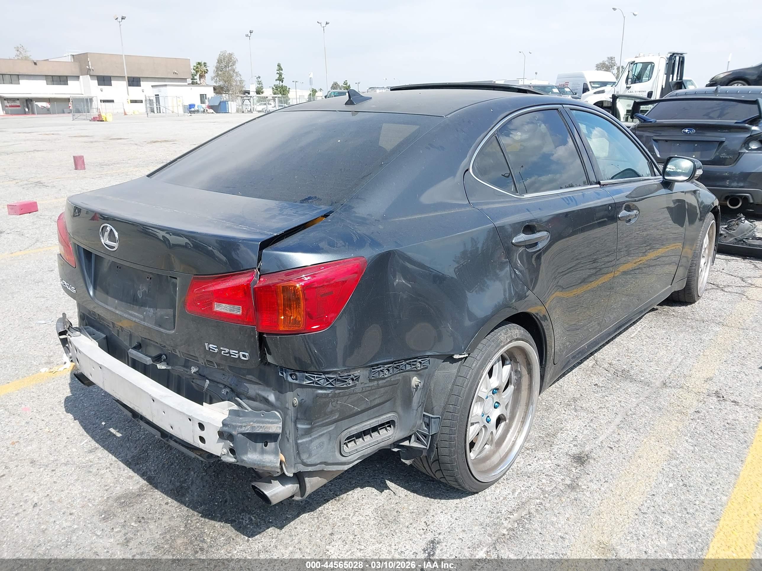 LEXUS IS image 4
