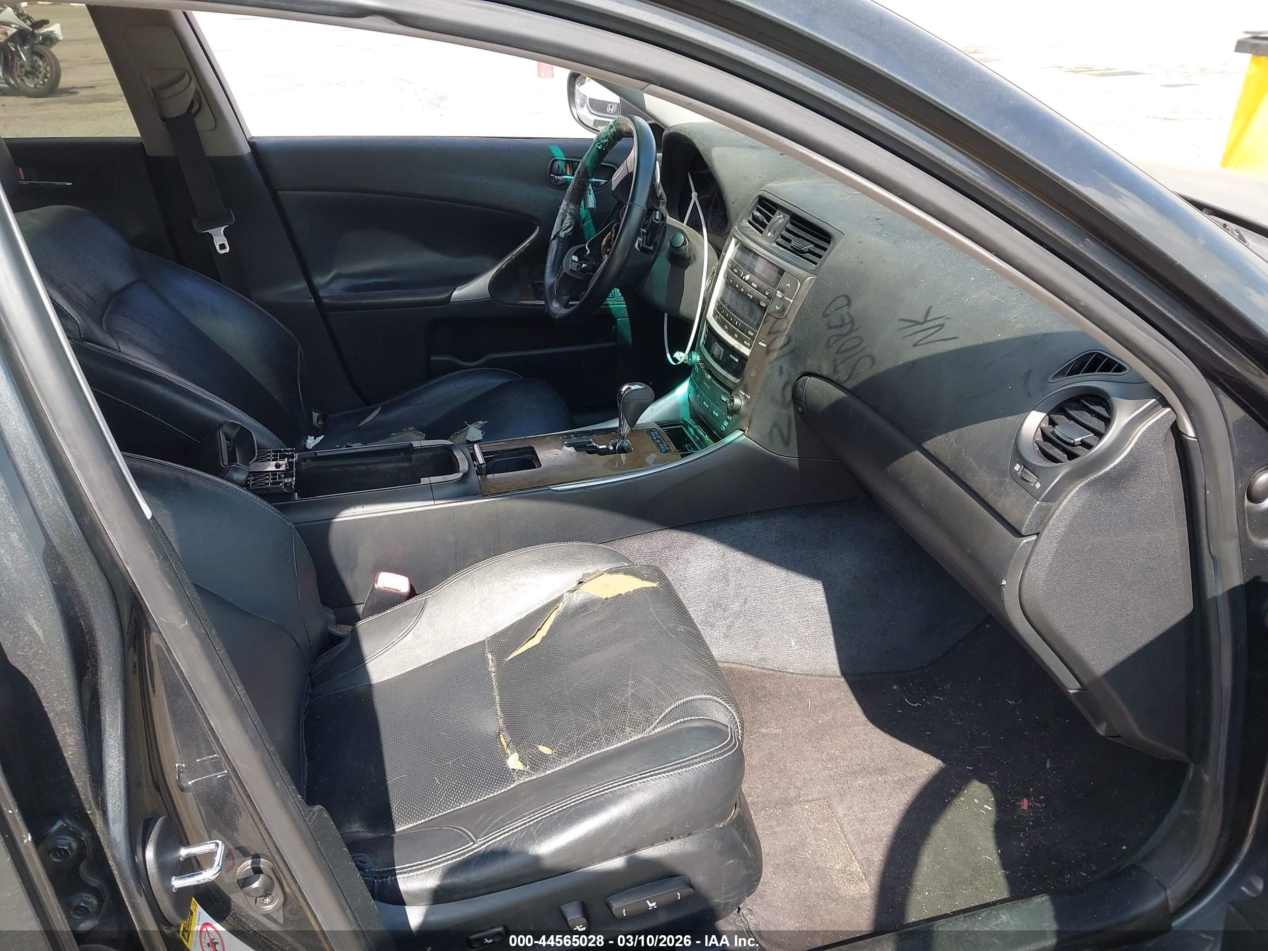LEXUS IS image 5