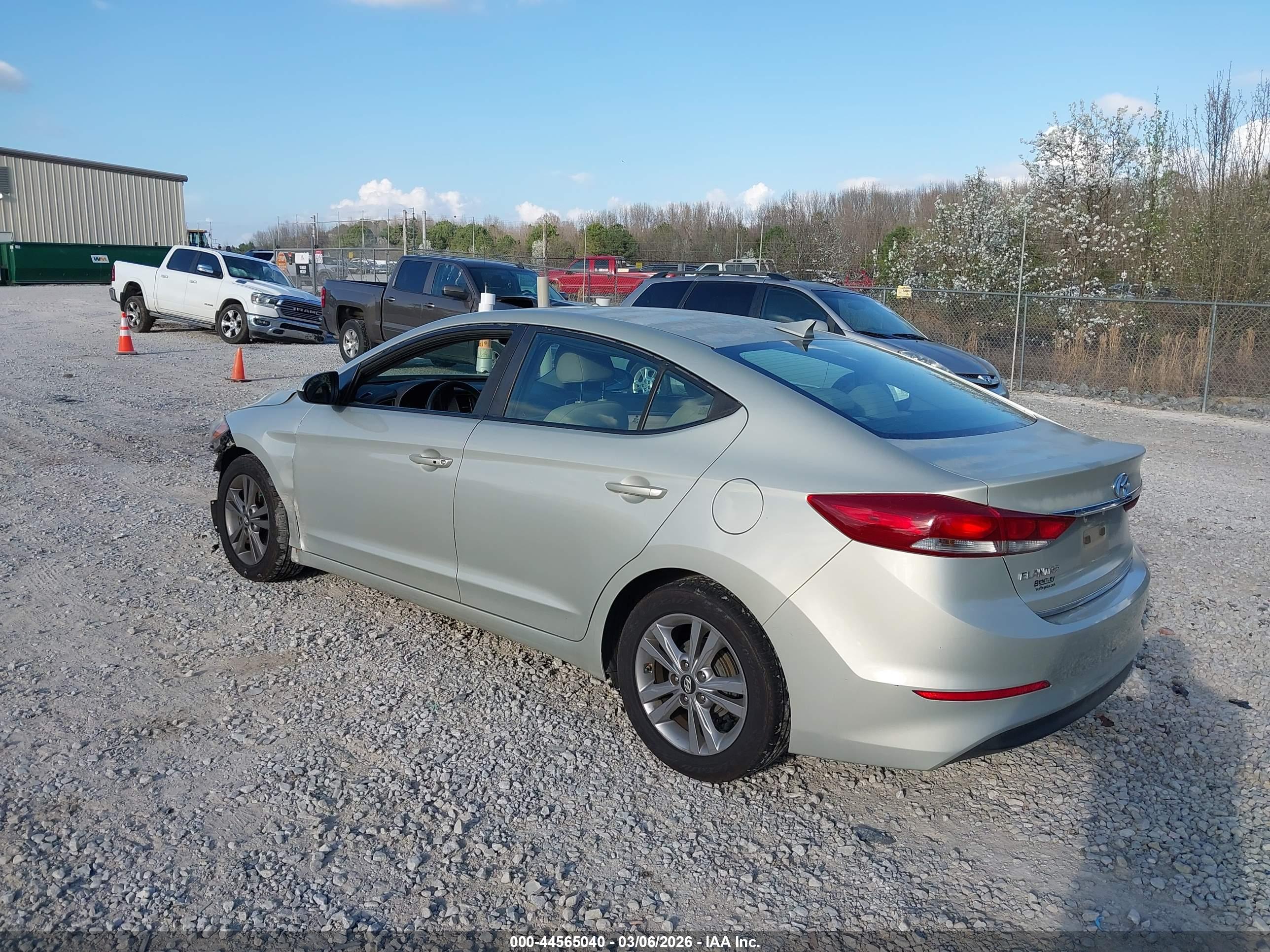 HYUNDAI ELANTRA image 3