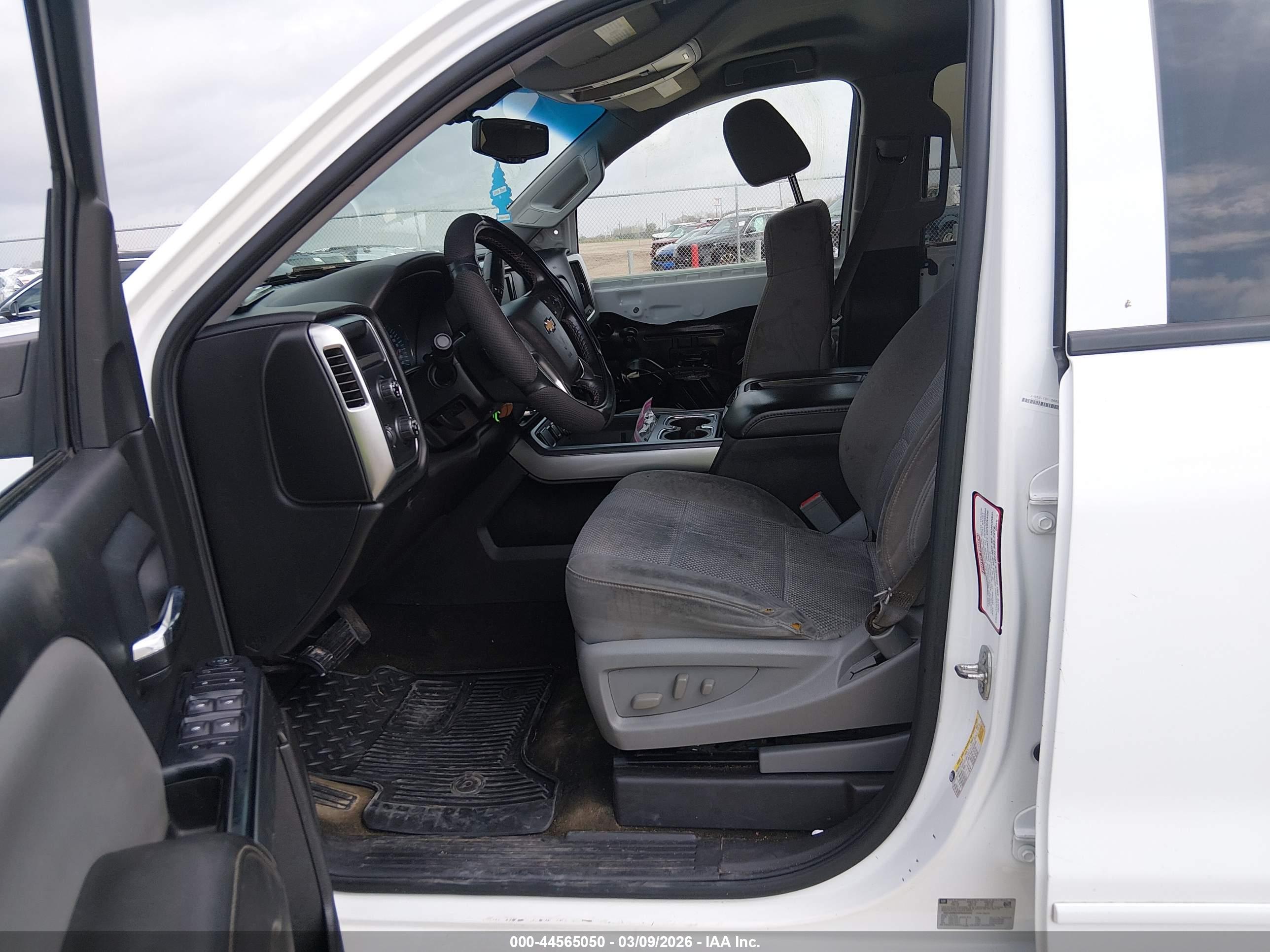 CHEVROLET SILVERADO image 5