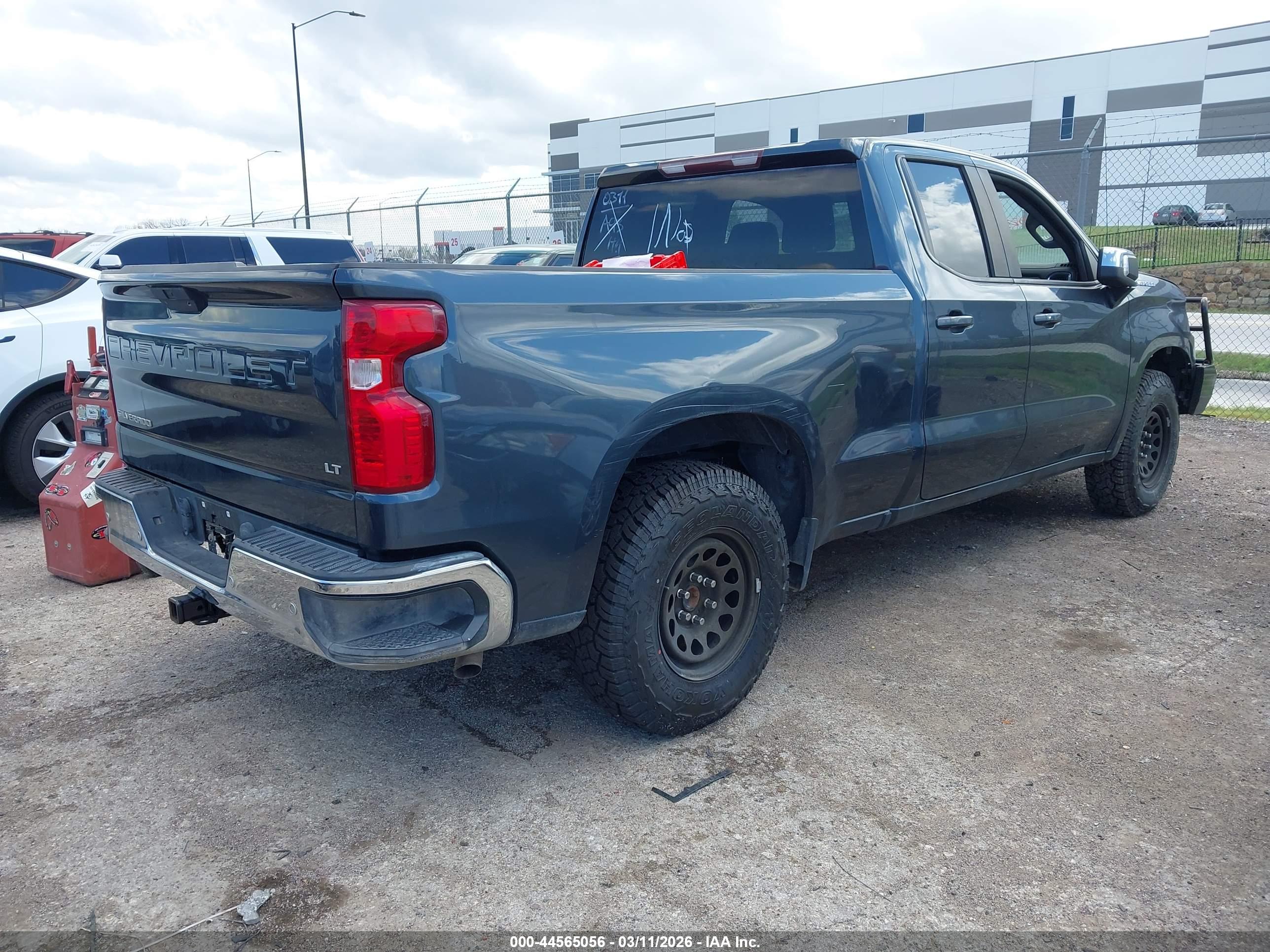 CHEVROLET SILVERADO image 4