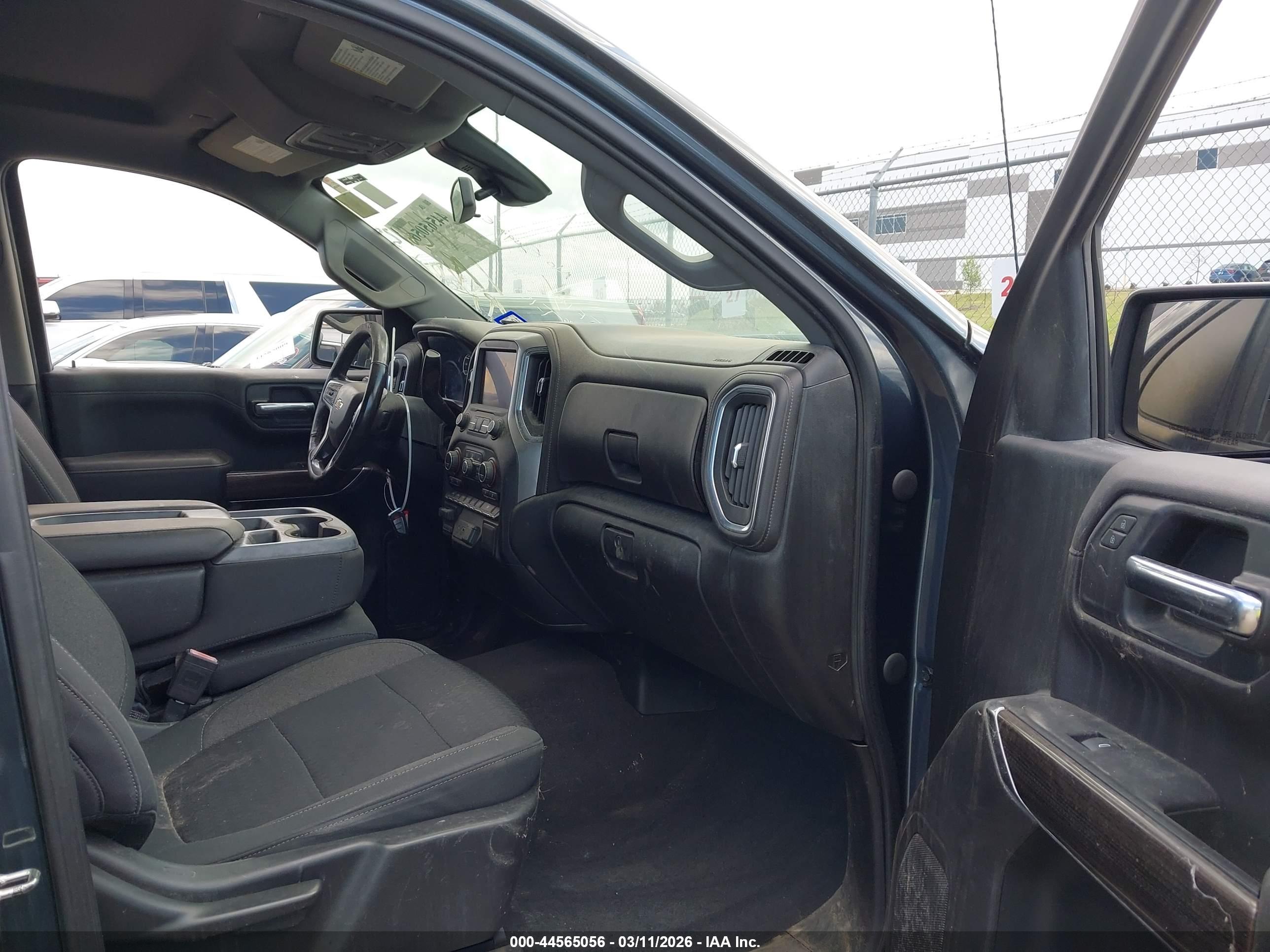 CHEVROLET SILVERADO image 5