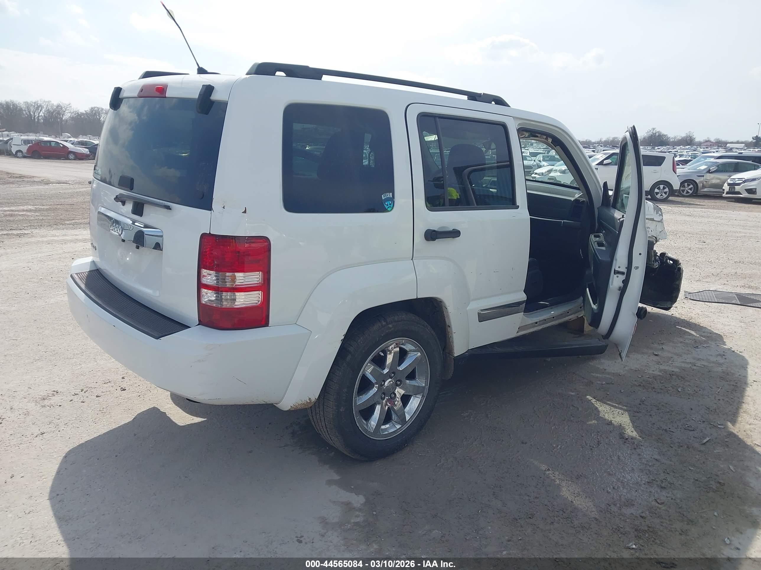 JEEP LIBERTY image 4