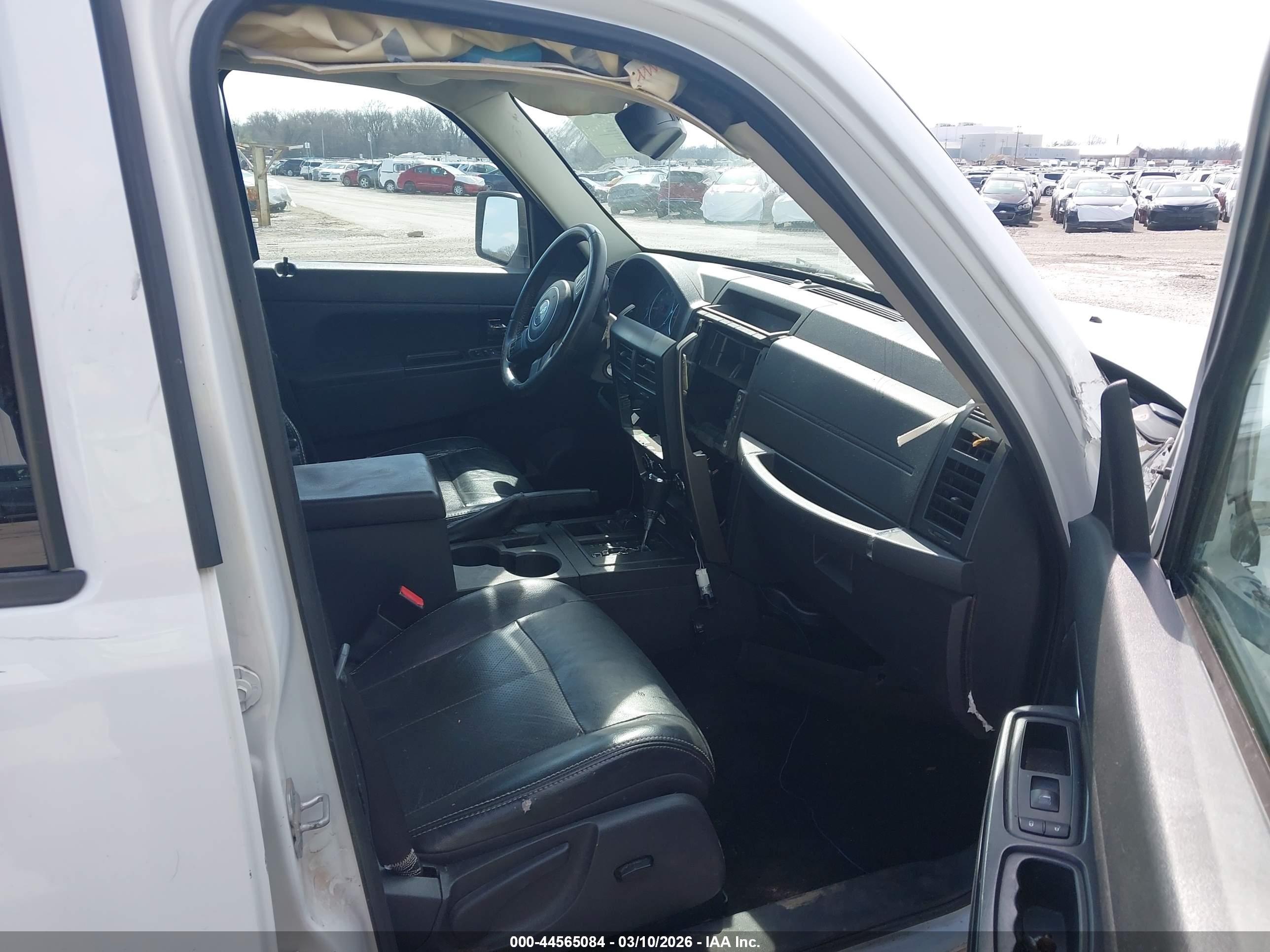 JEEP LIBERTY image 5