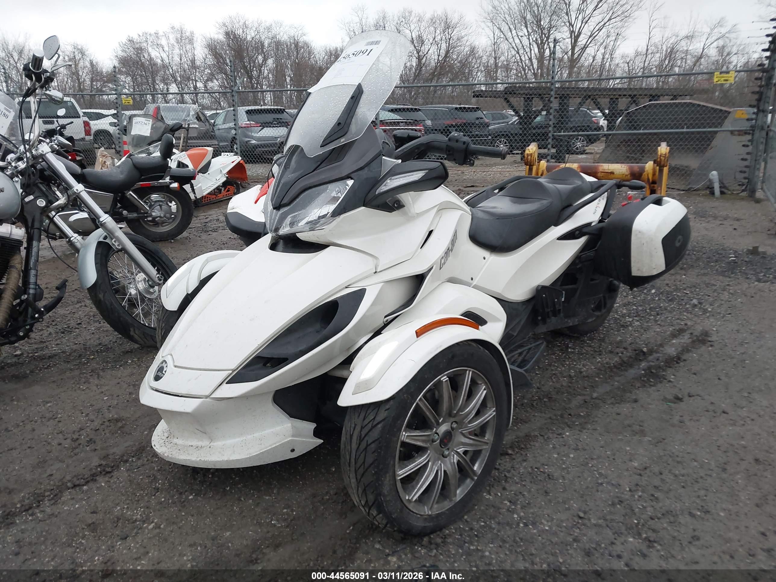 CAN-AM SPYDER image 2