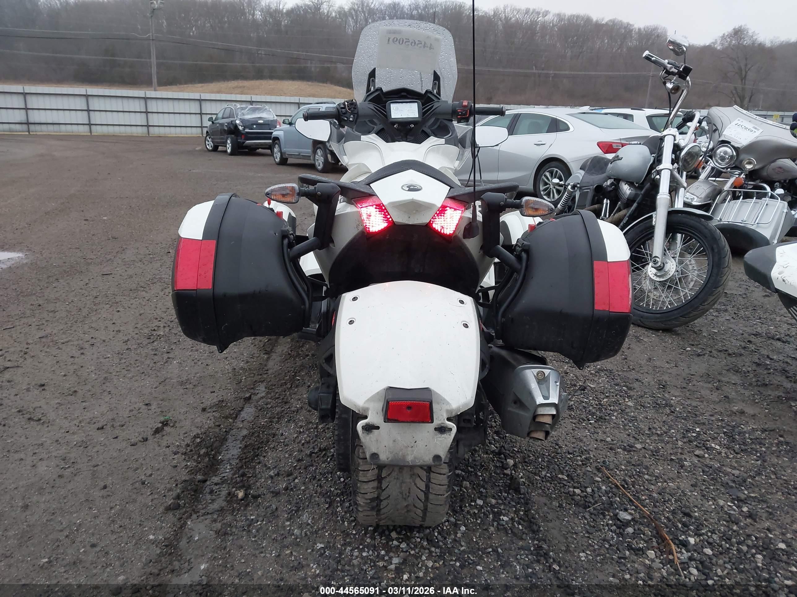 CAN-AM SPYDER image 6