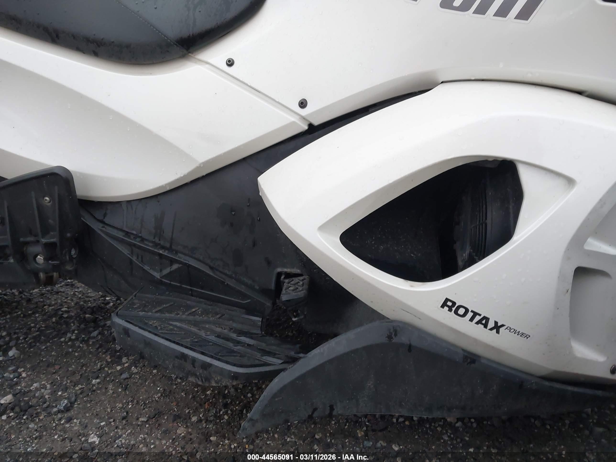 CAN-AM SPYDER image 8