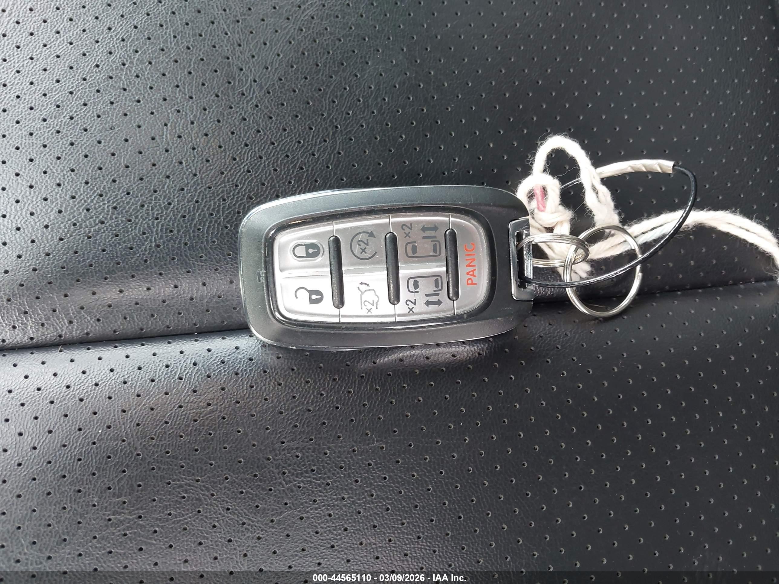CHRYSLER PACIFICA image 11