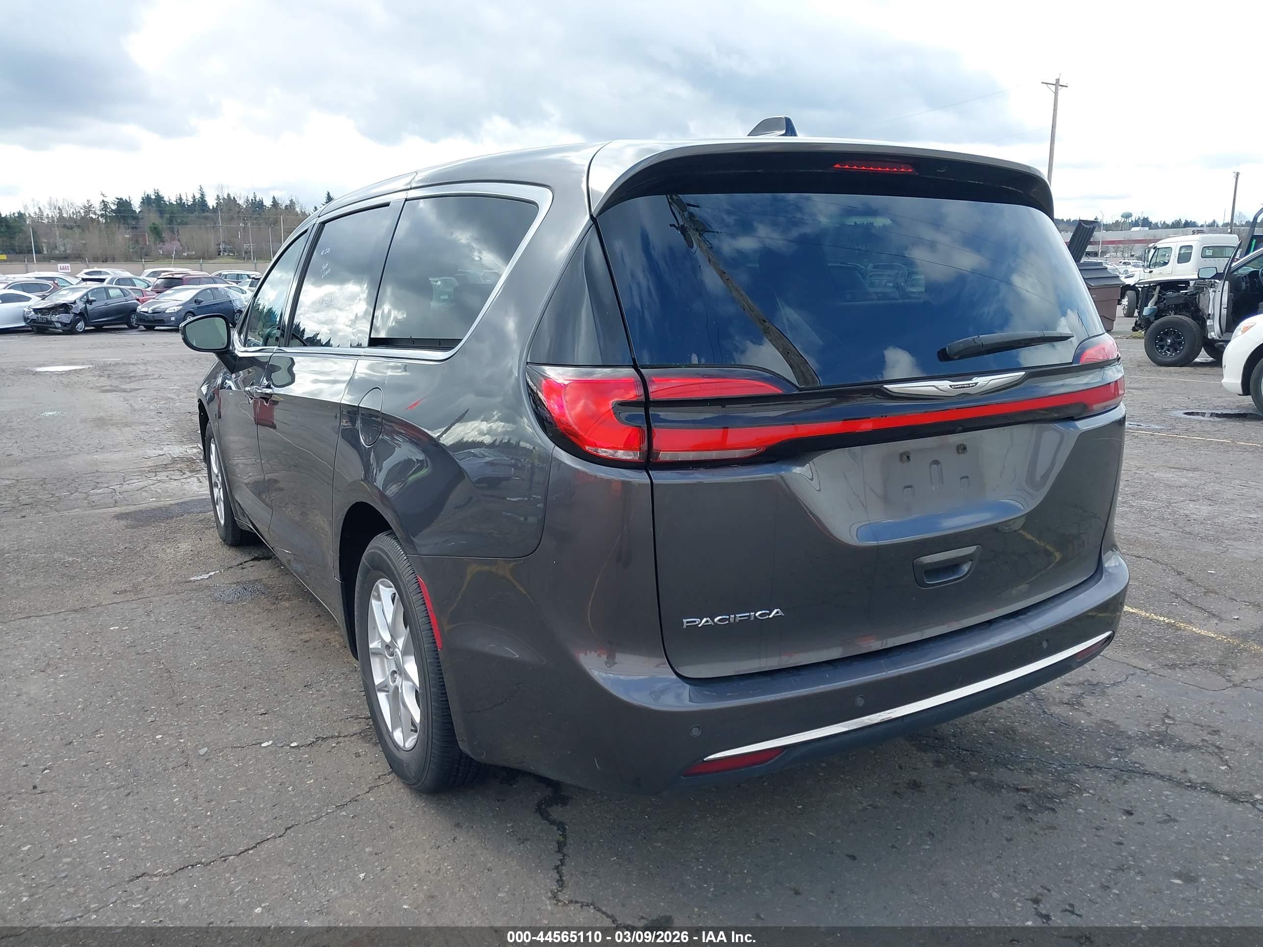 CHRYSLER PACIFICA image 3