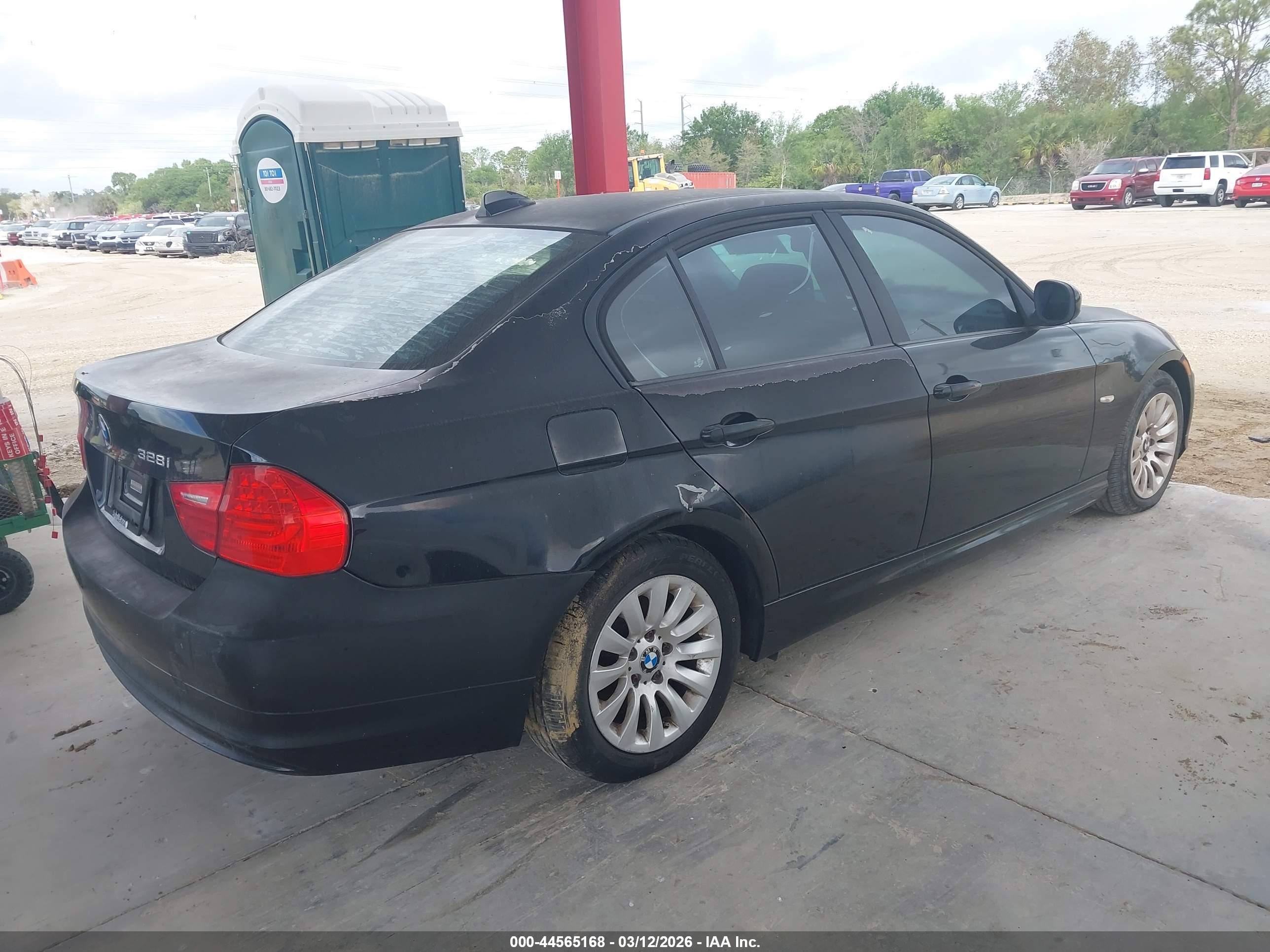 BMW 328I image 4