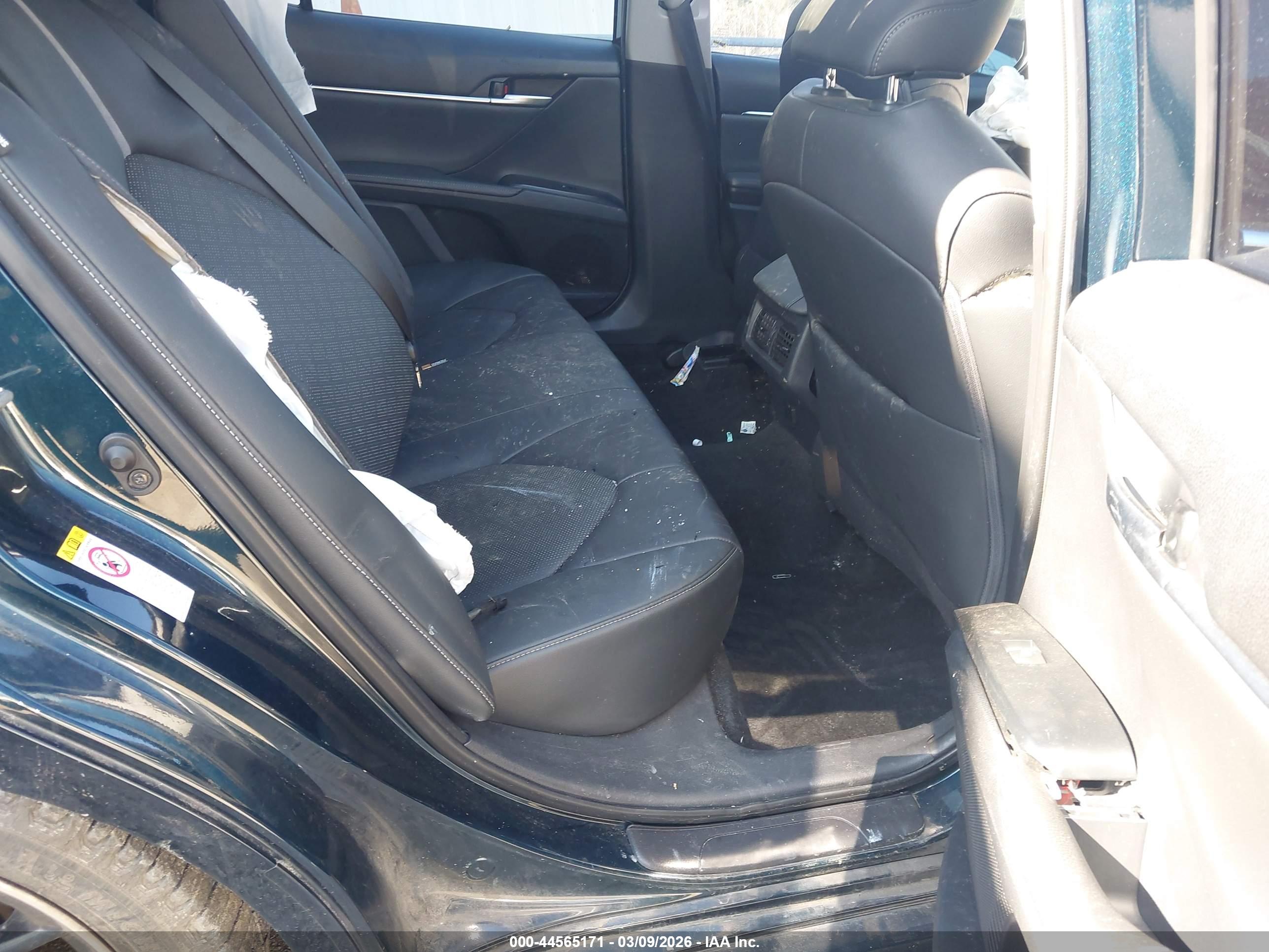 TOYOTA CAMRY image 8