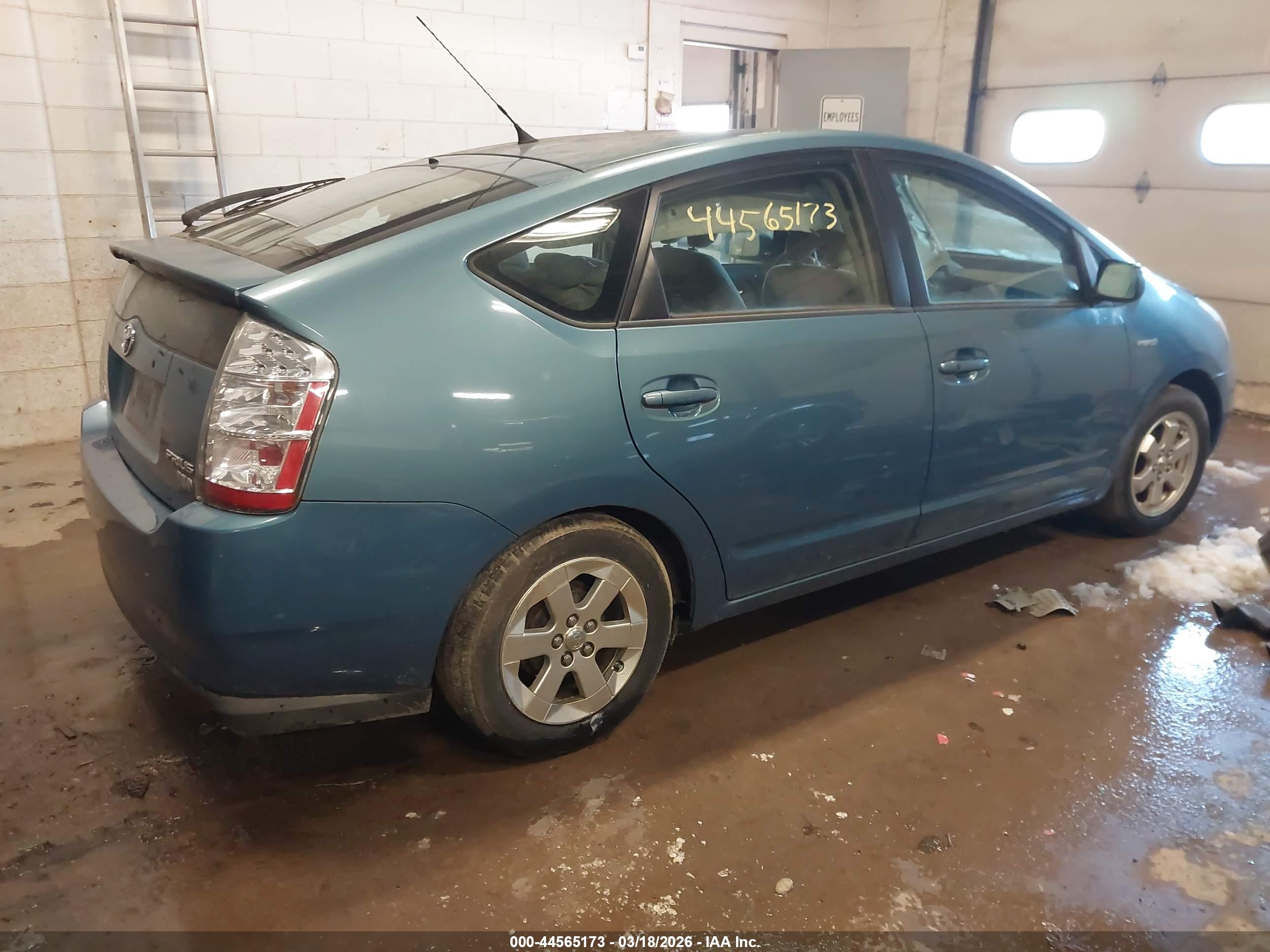 TOYOTA PRIUS image 4