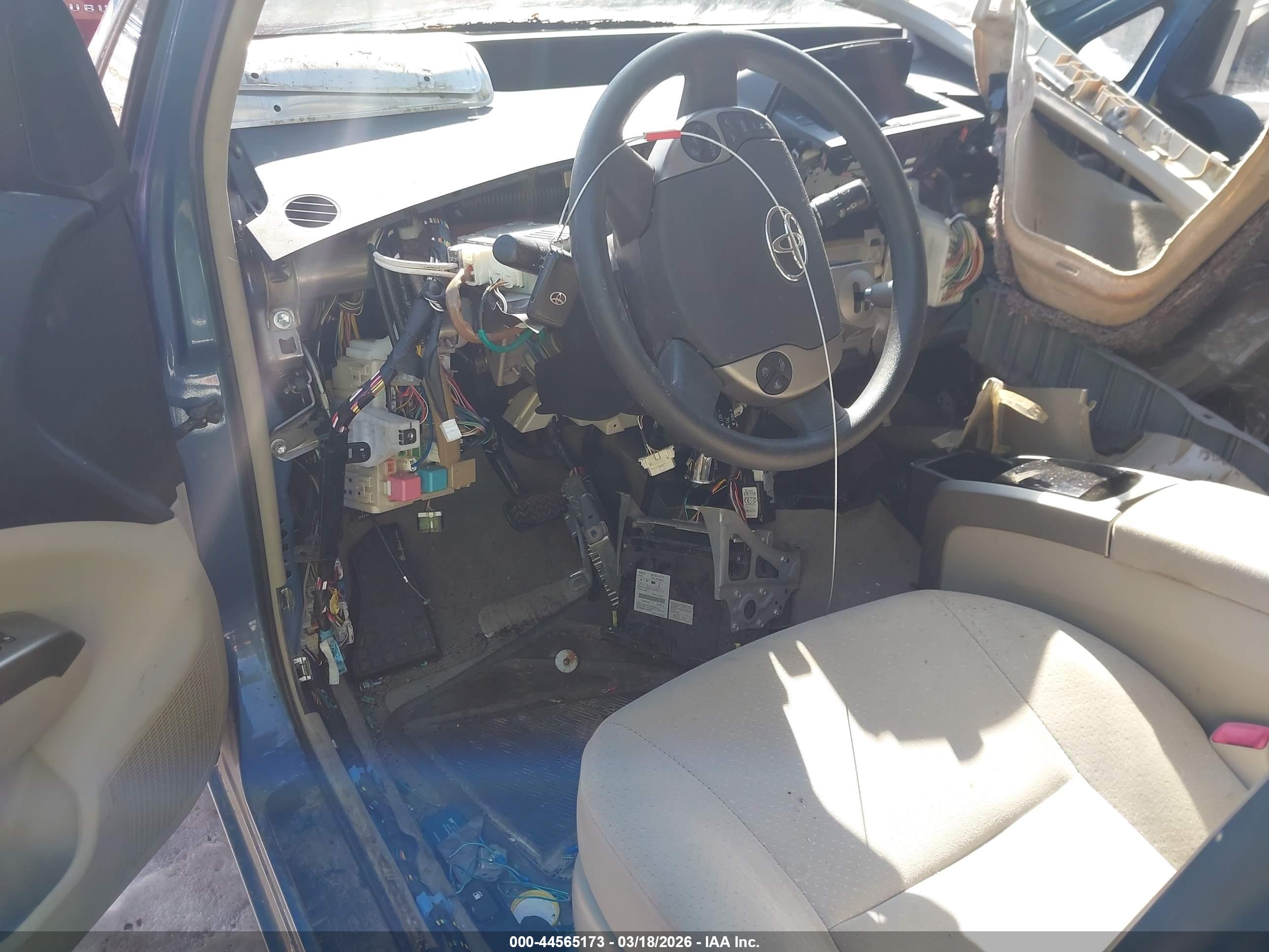 TOYOTA PRIUS image 6