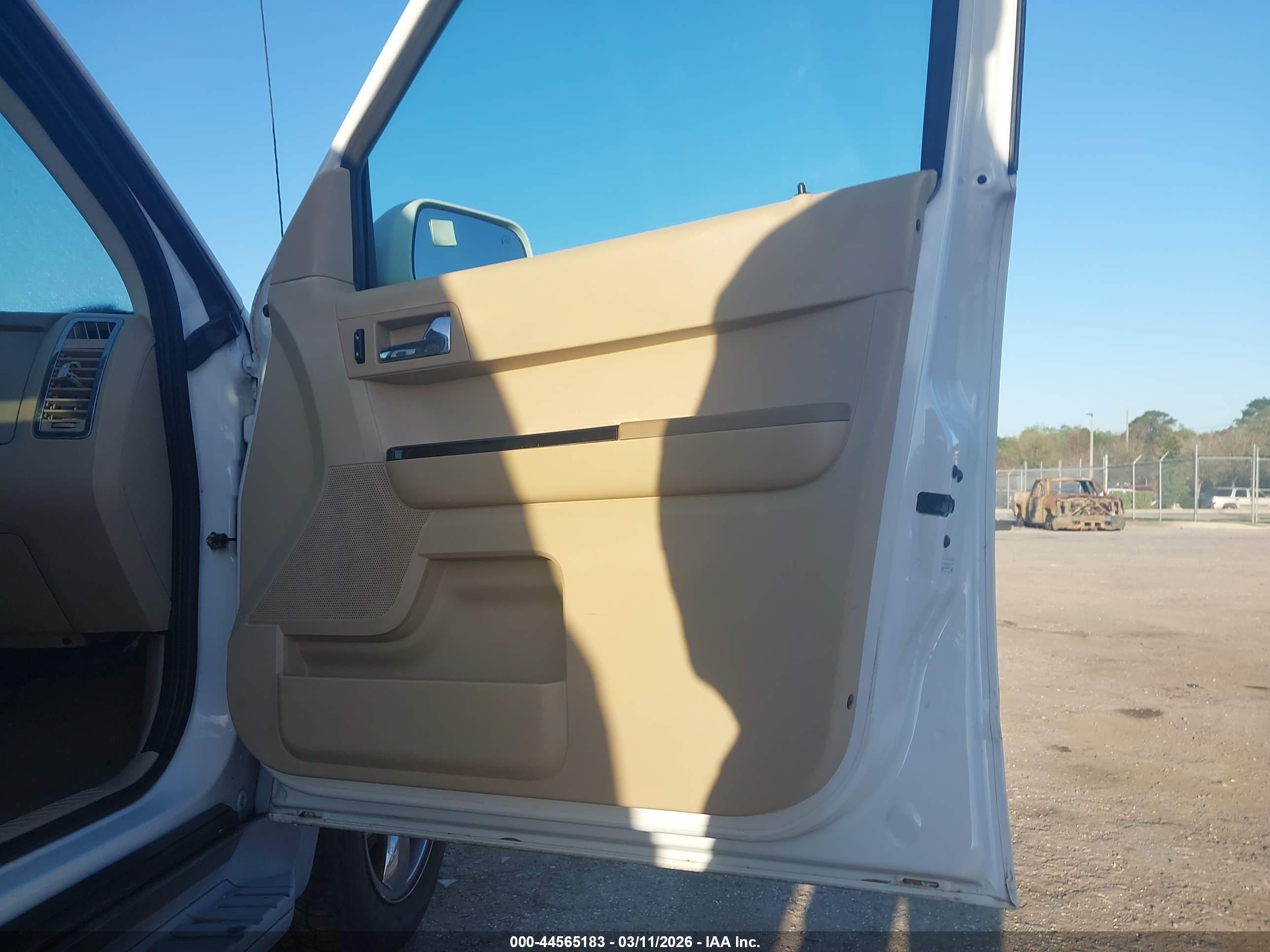 FORD ESCAPE image 8