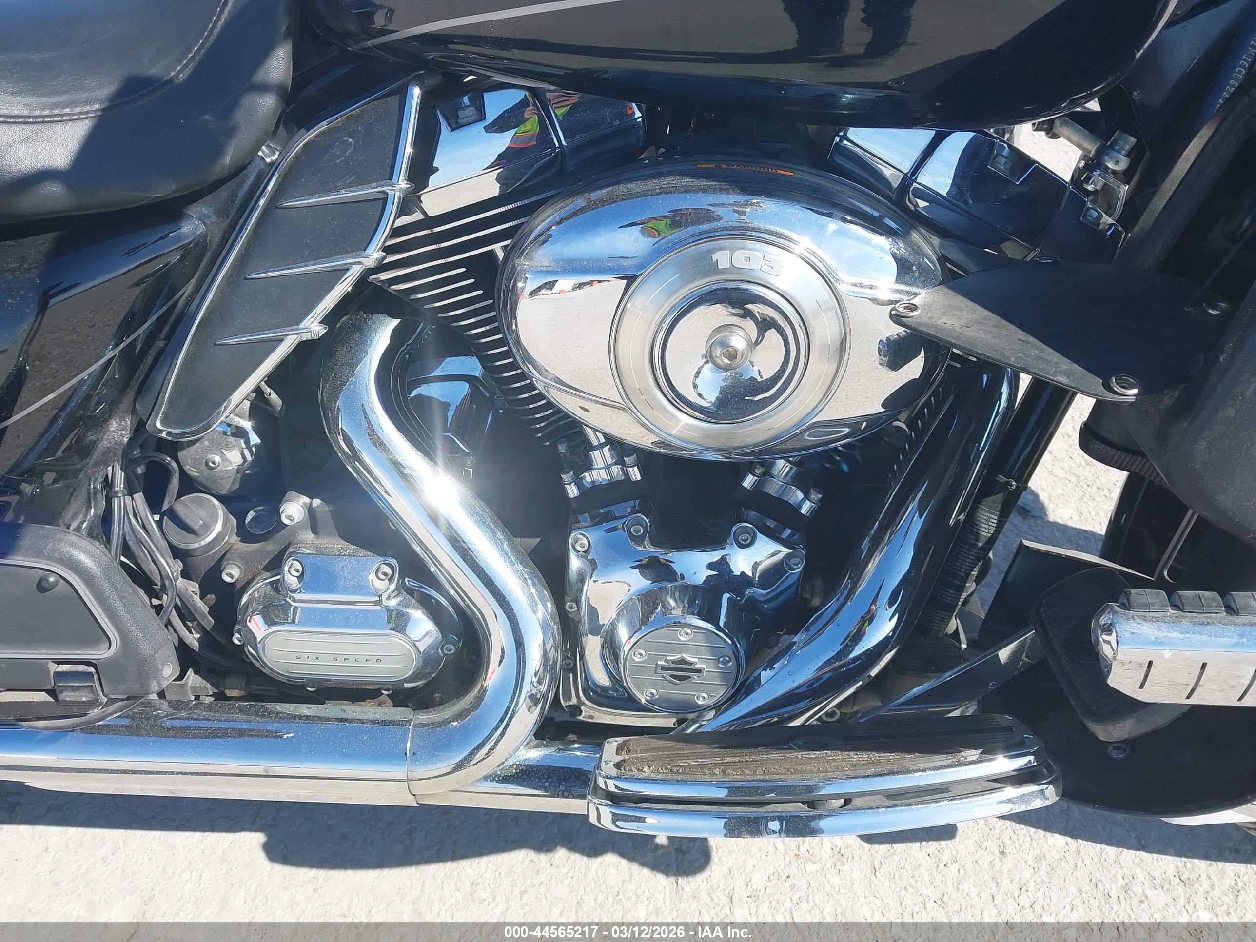 HARLEY-DAVIDSON FLHTK image 8
