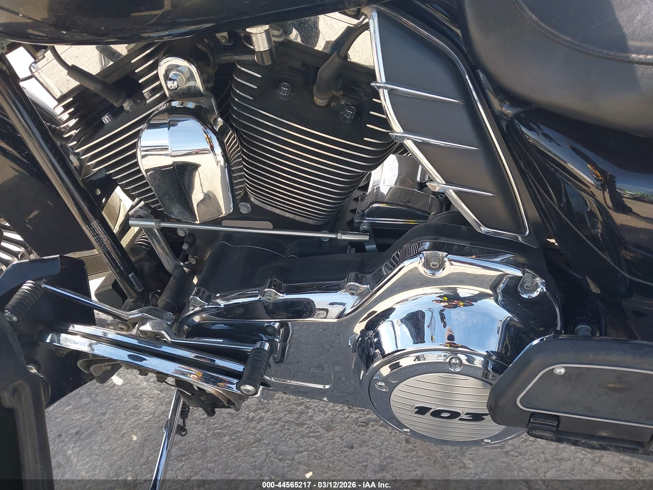 HARLEY-DAVIDSON FLHTK image 9