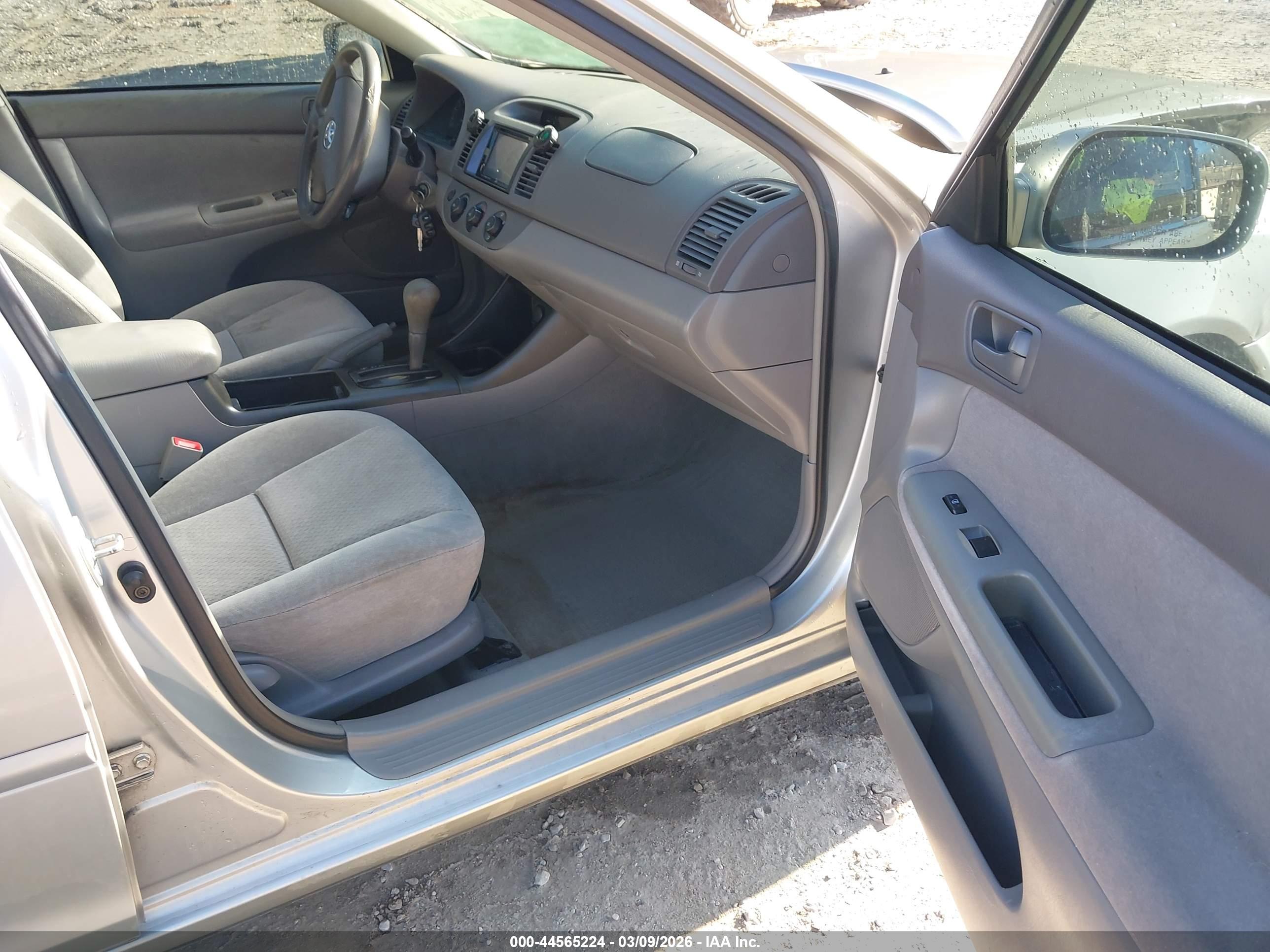 TOYOTA CAMRY image 5