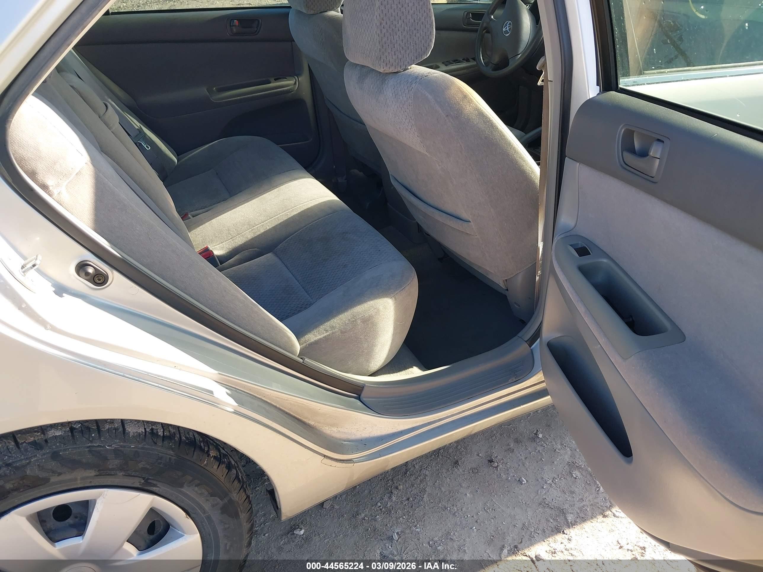 TOYOTA CAMRY image 8