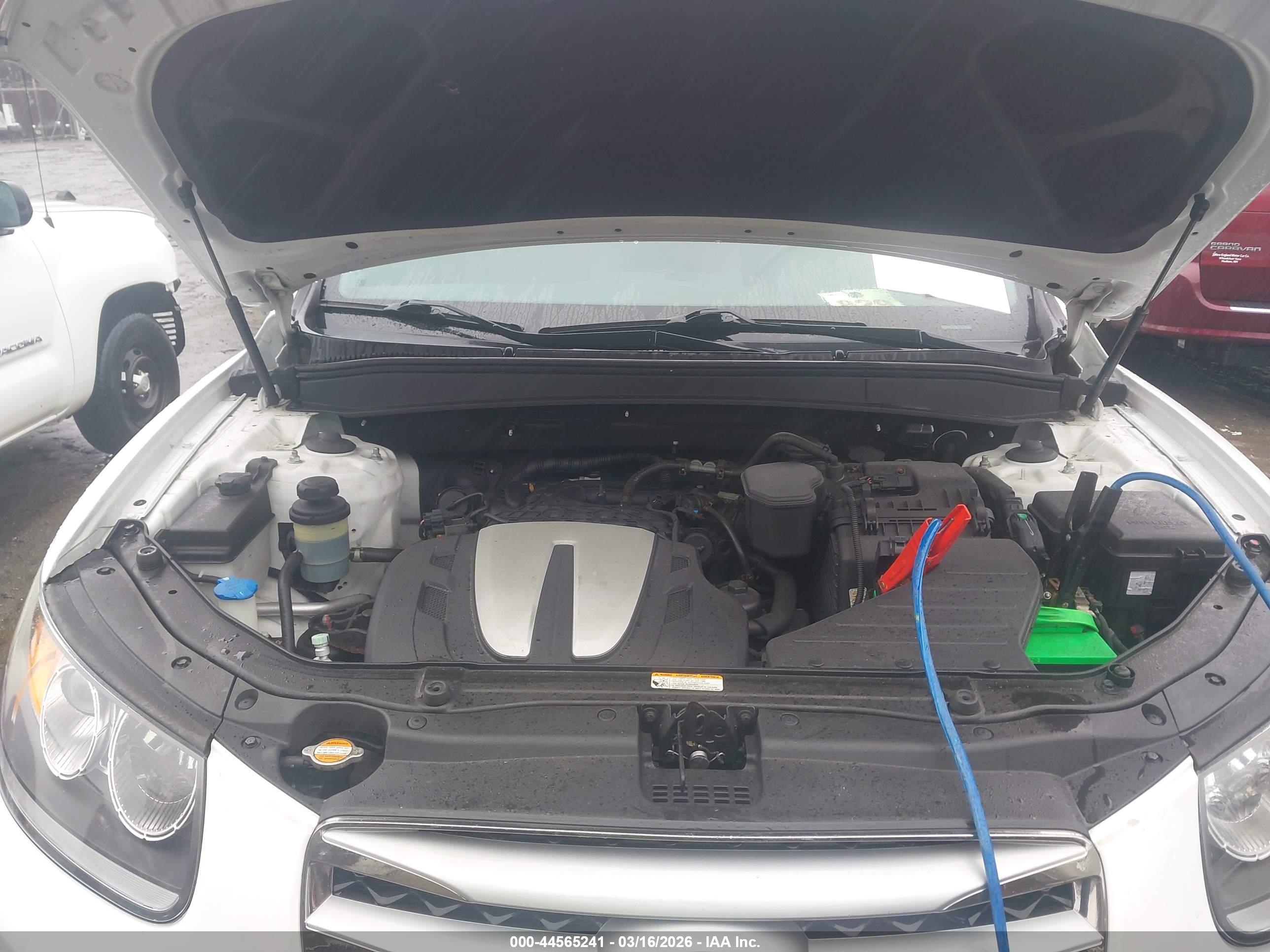 HYUNDAI SANTA image 10
