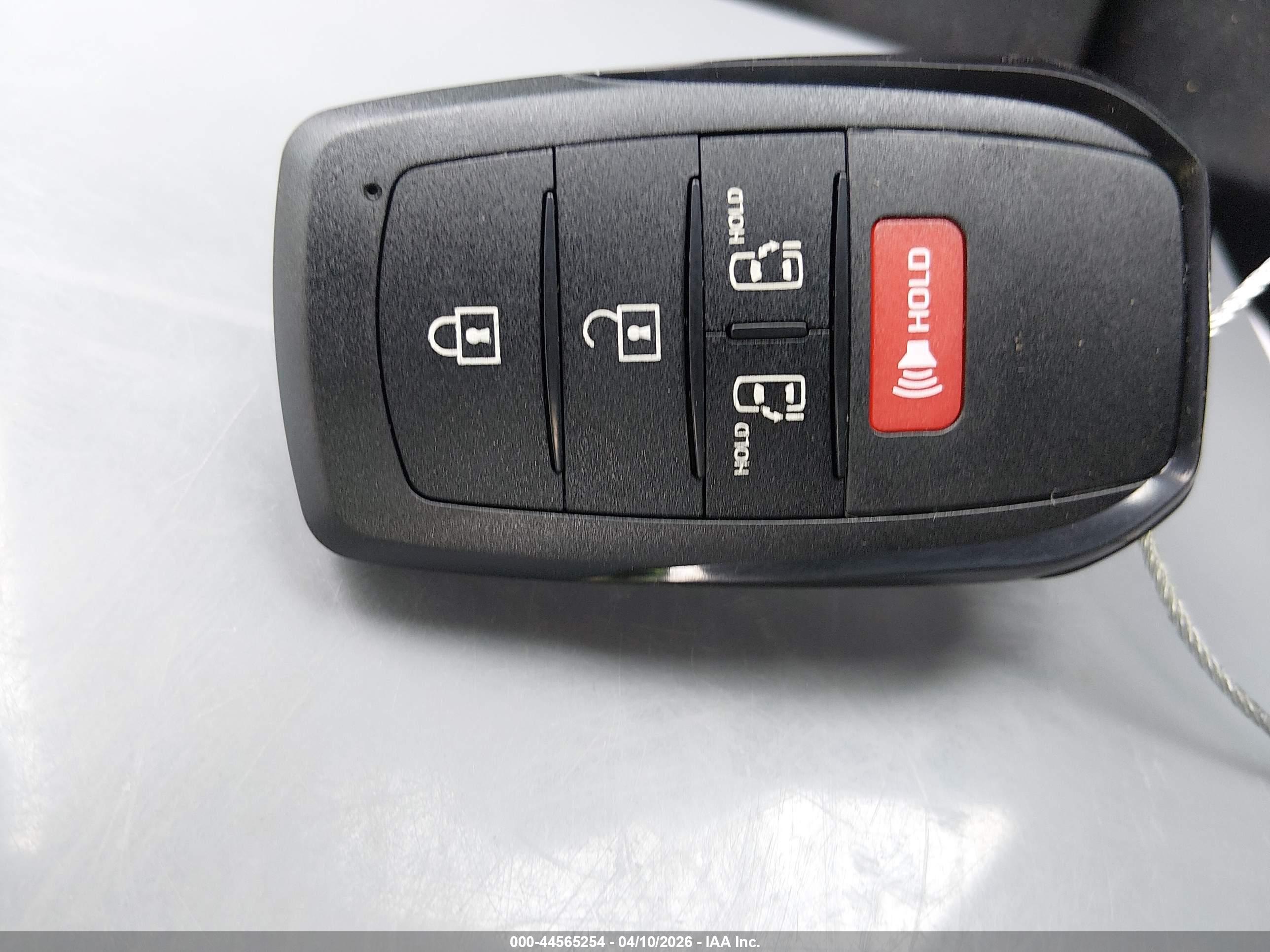 TOYOTA SIENNA image 11