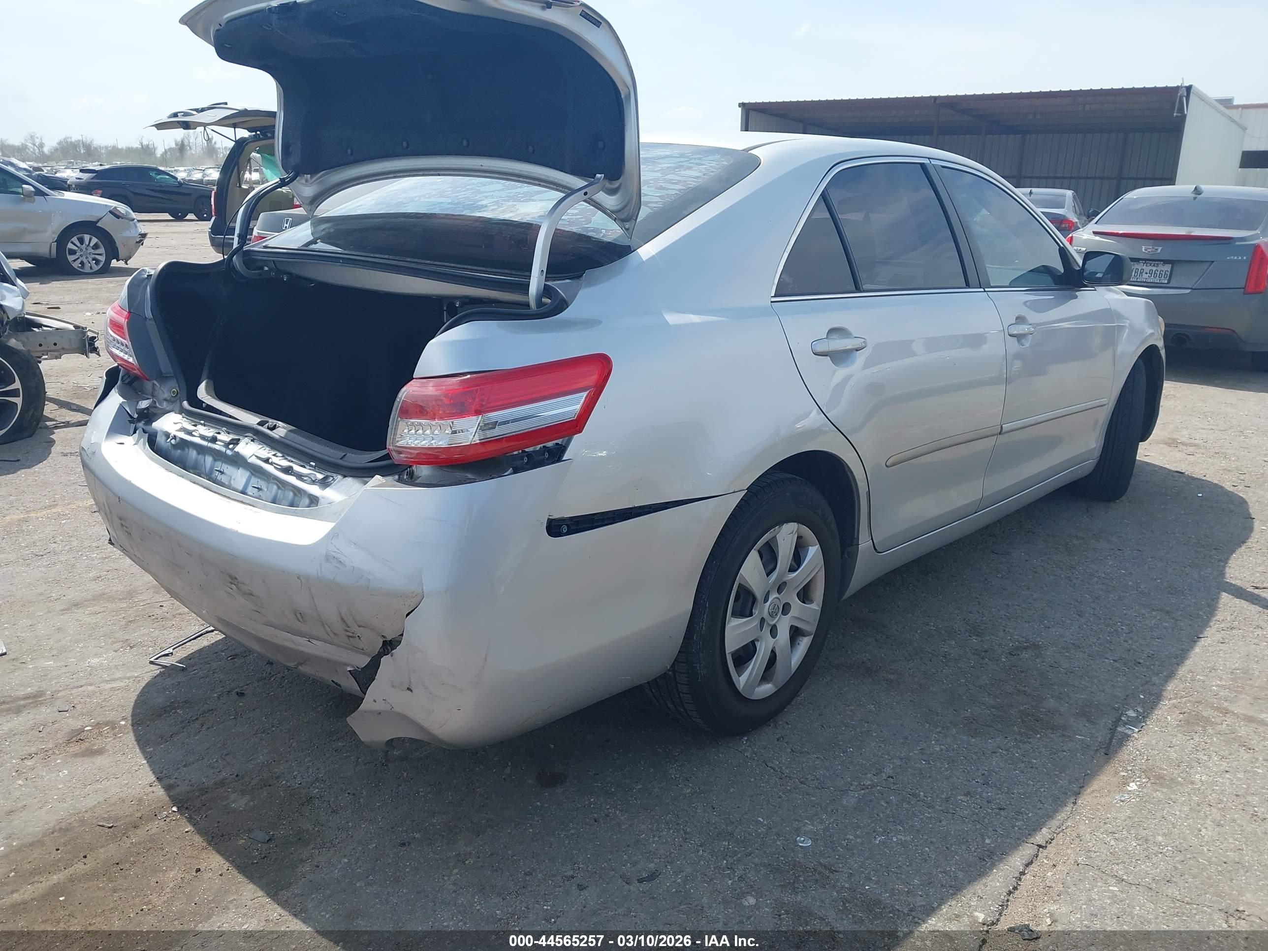TOYOTA CAMRY image 4