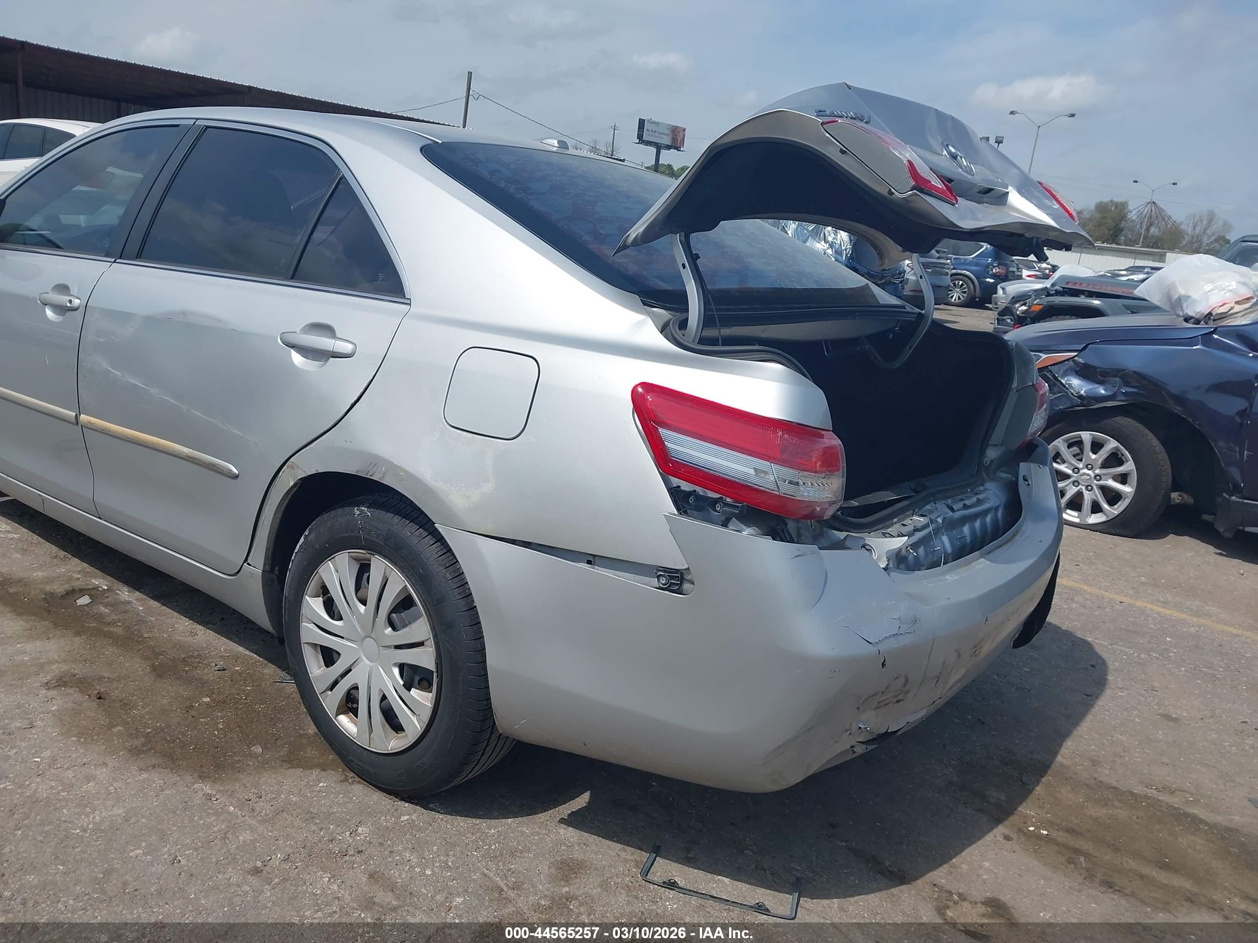 TOYOTA CAMRY image 6