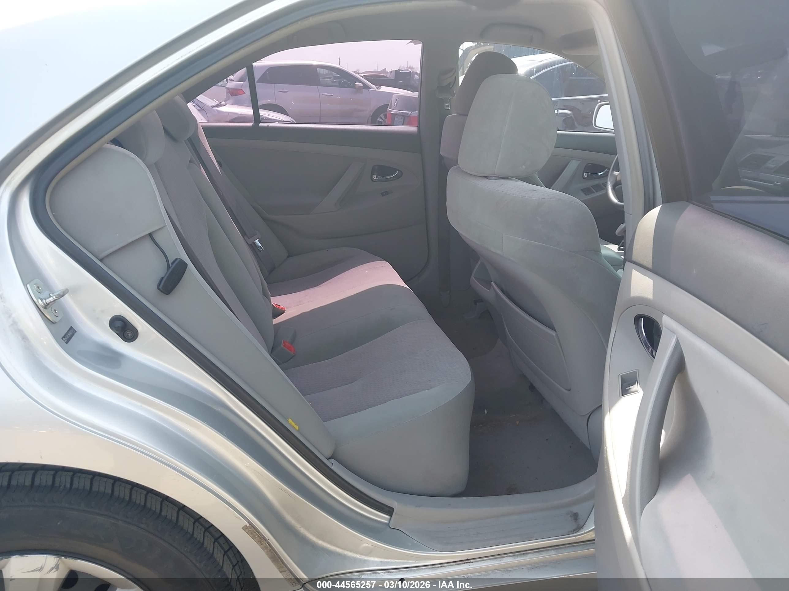 TOYOTA CAMRY image 8