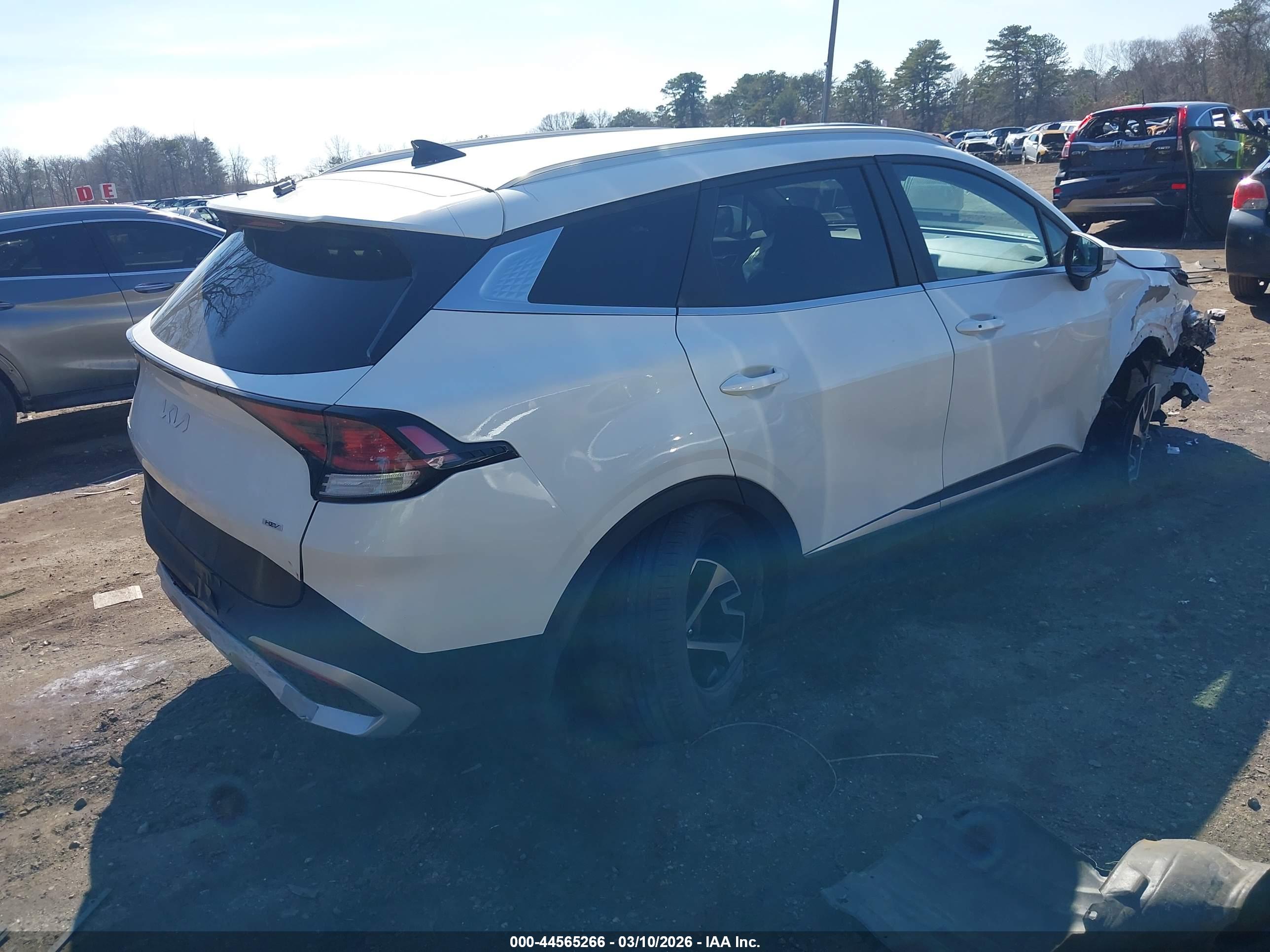 KIA SPORTAGE image 4