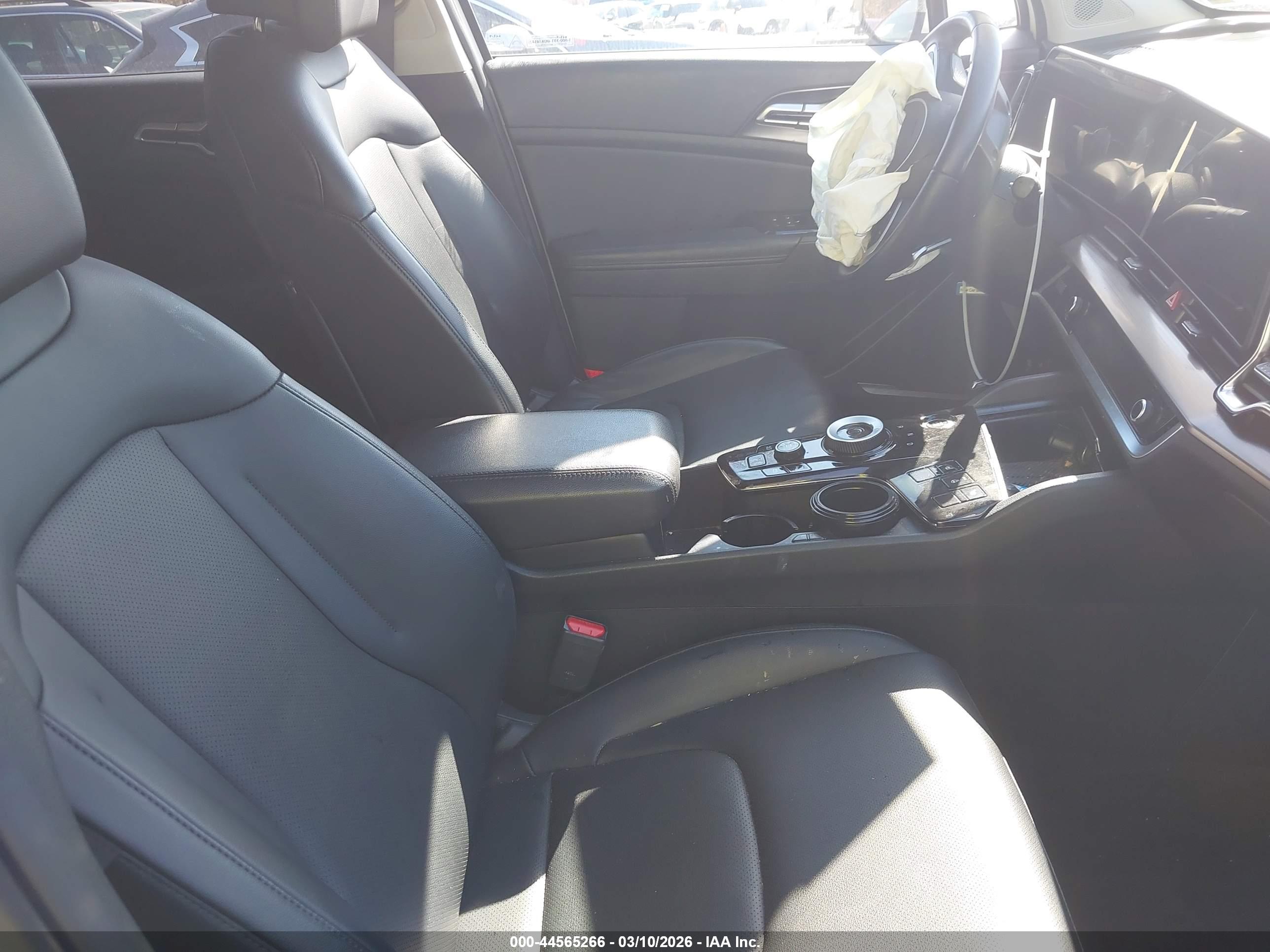 KIA SPORTAGE image 5