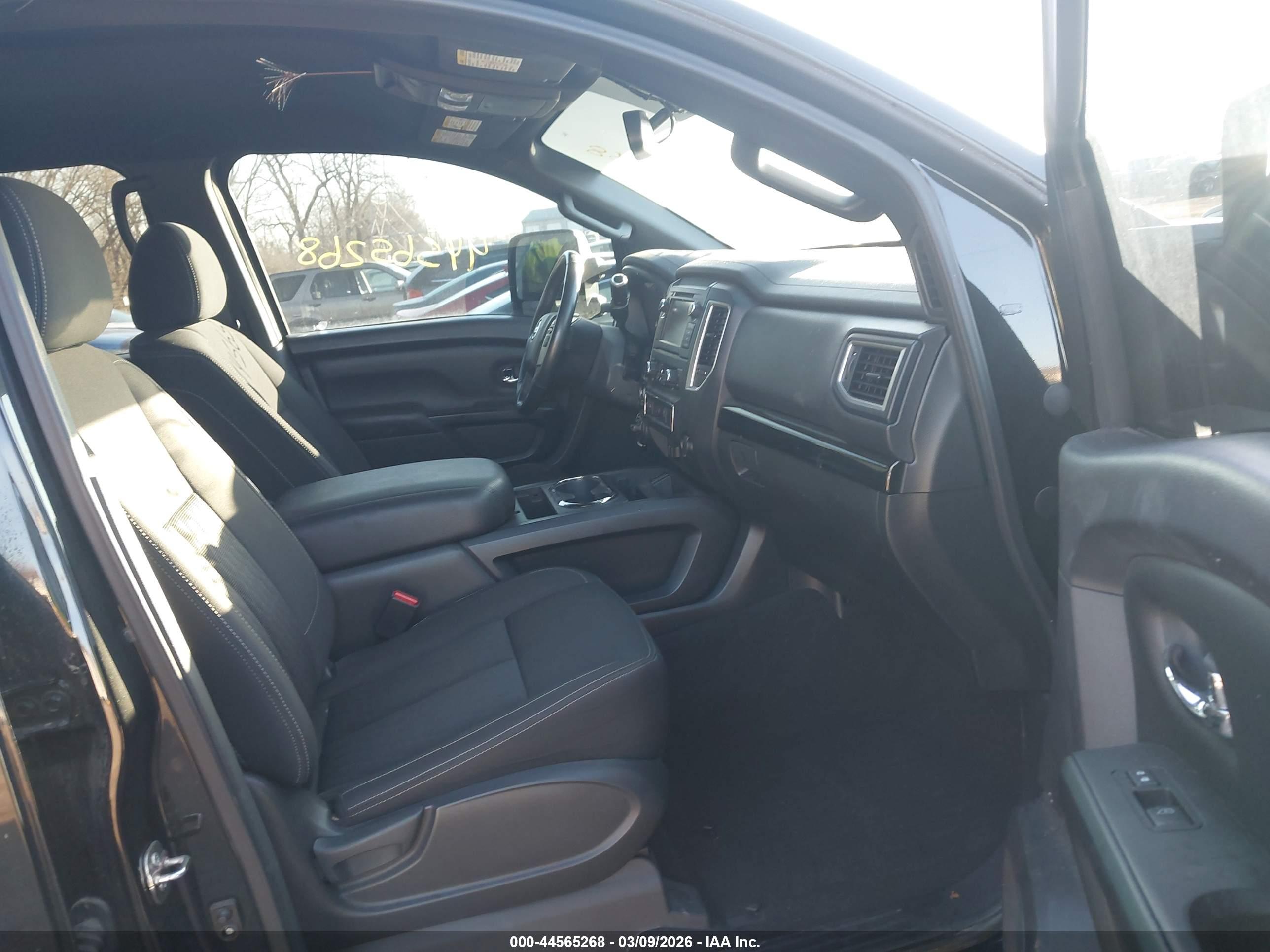 NISSAN TITAN image 5
