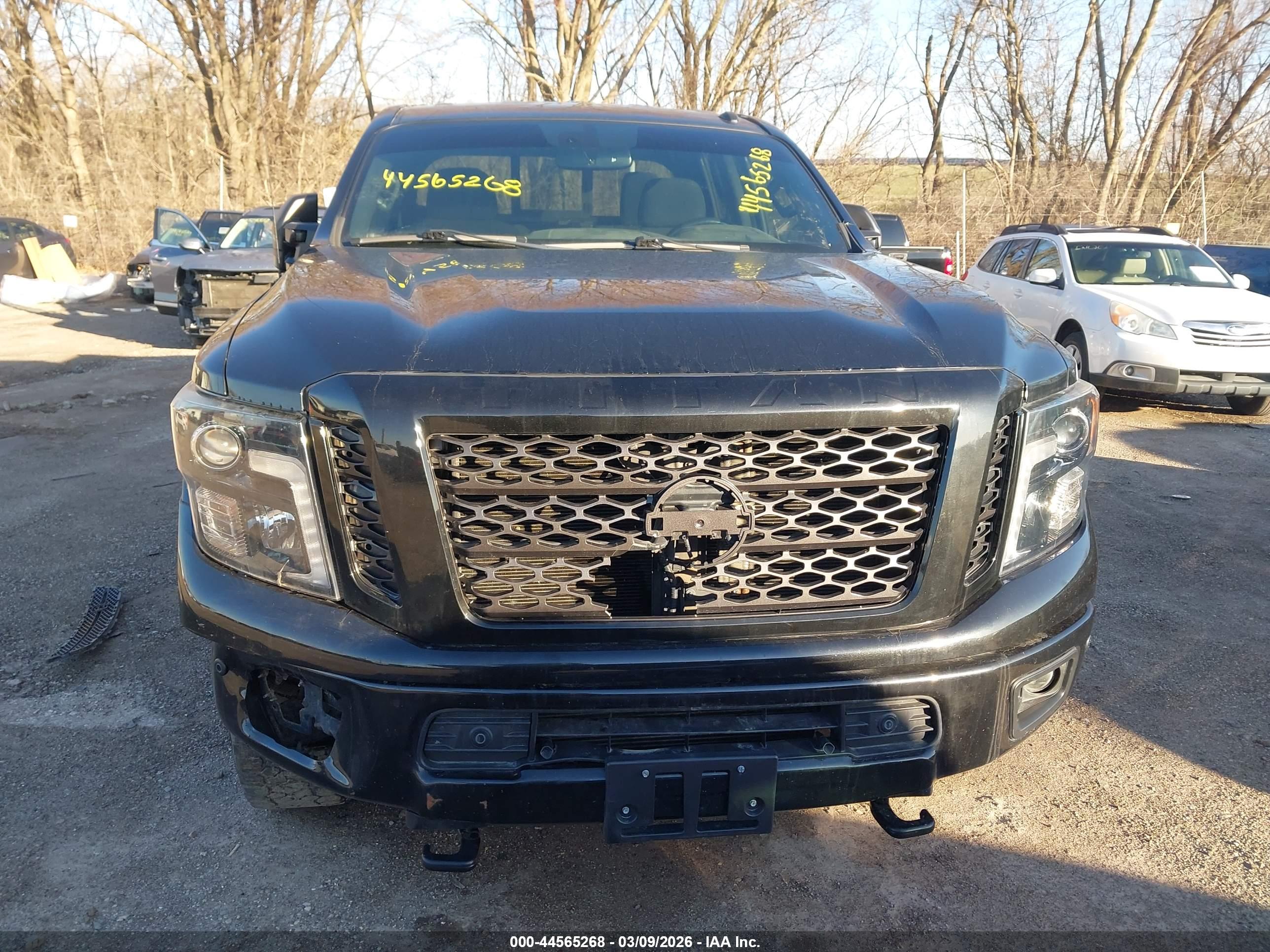 NISSAN TITAN image 6