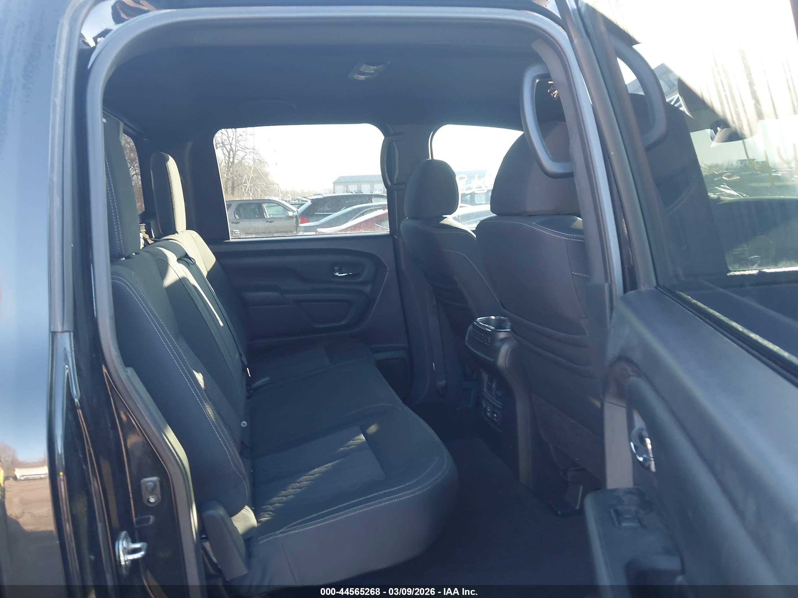 NISSAN TITAN image 8