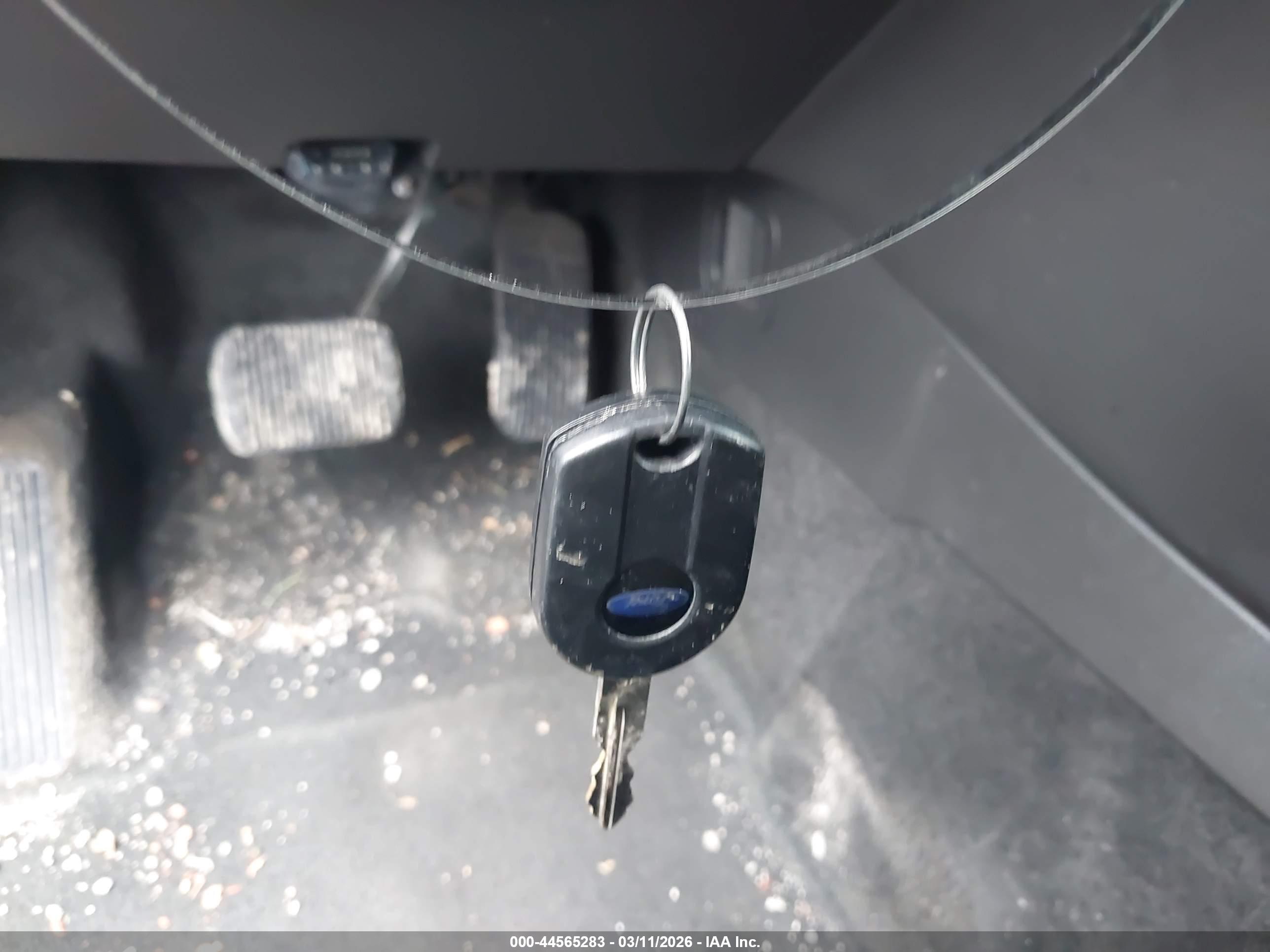 FORD TAURUS image 11