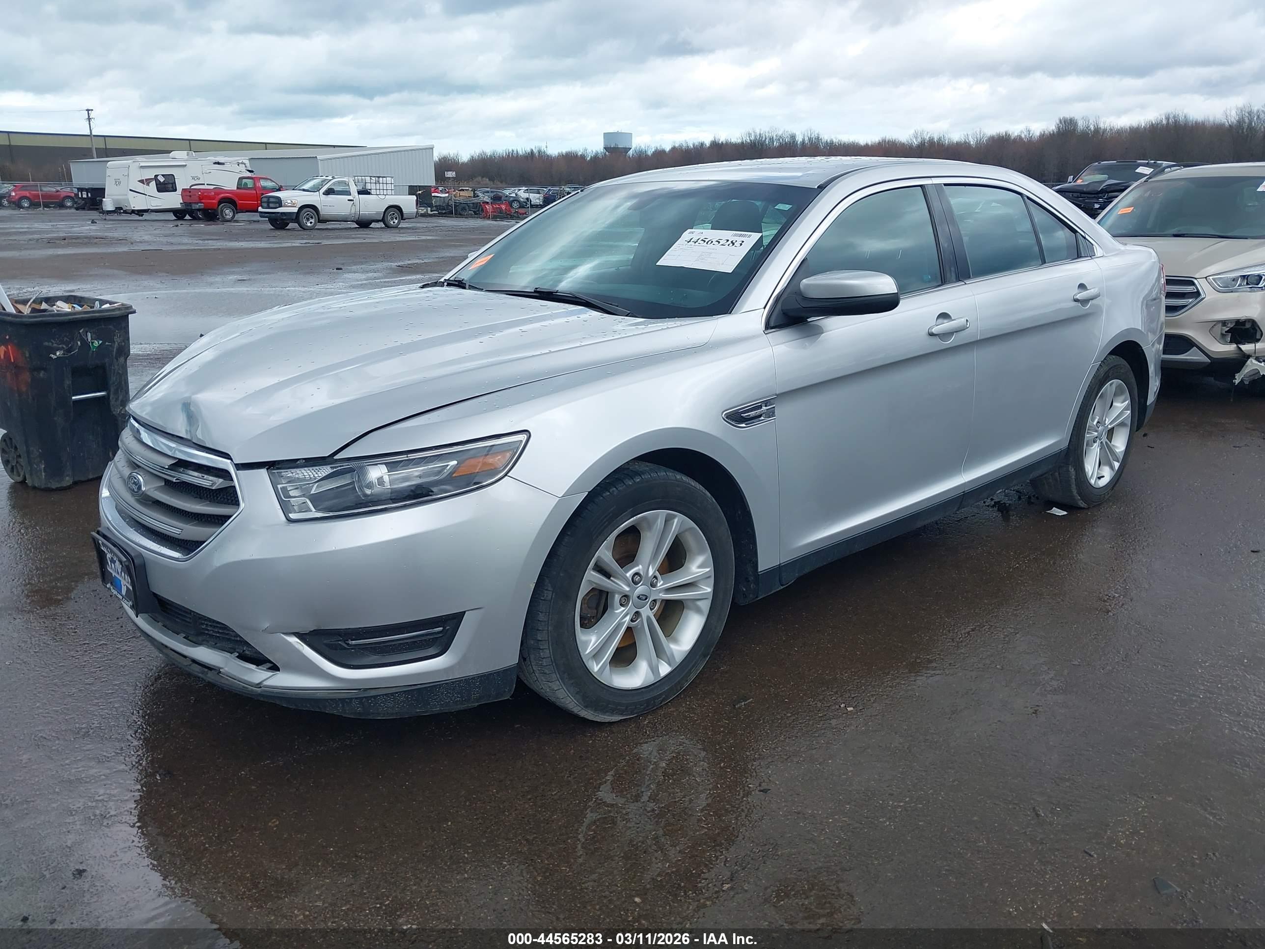 FORD TAURUS image 2