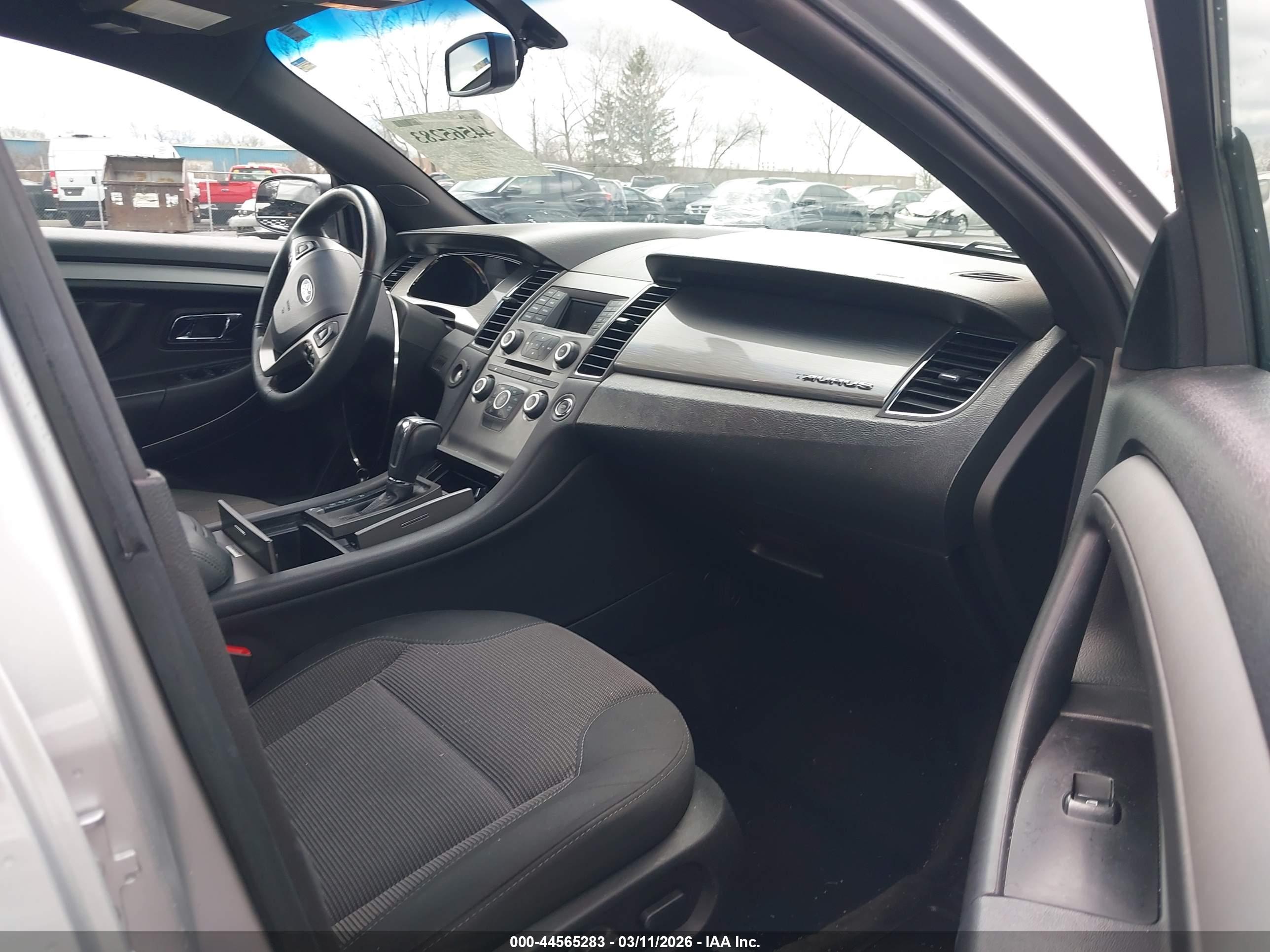 FORD TAURUS image 5