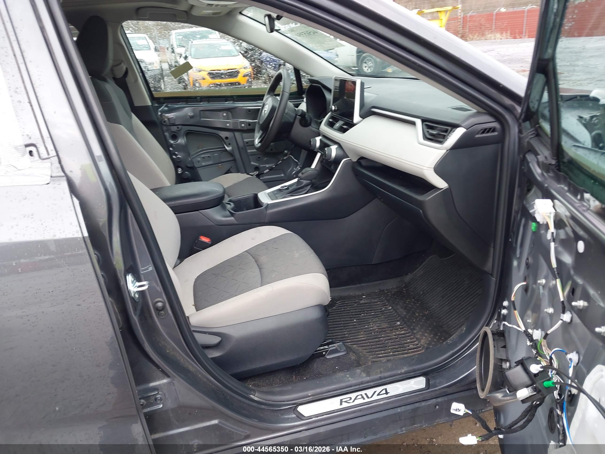 TOYOTA RAV4 image 5