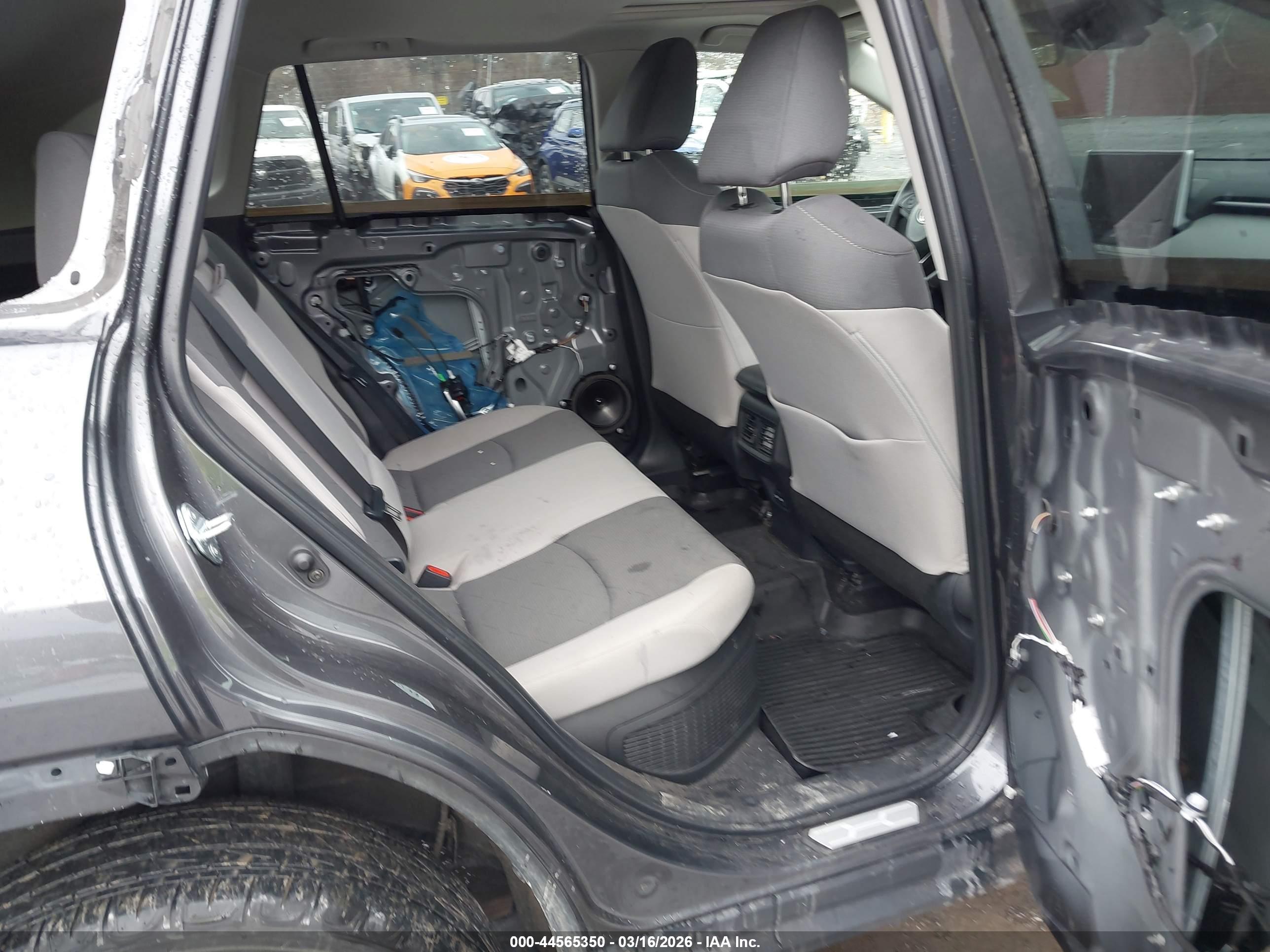 TOYOTA RAV4 image 8