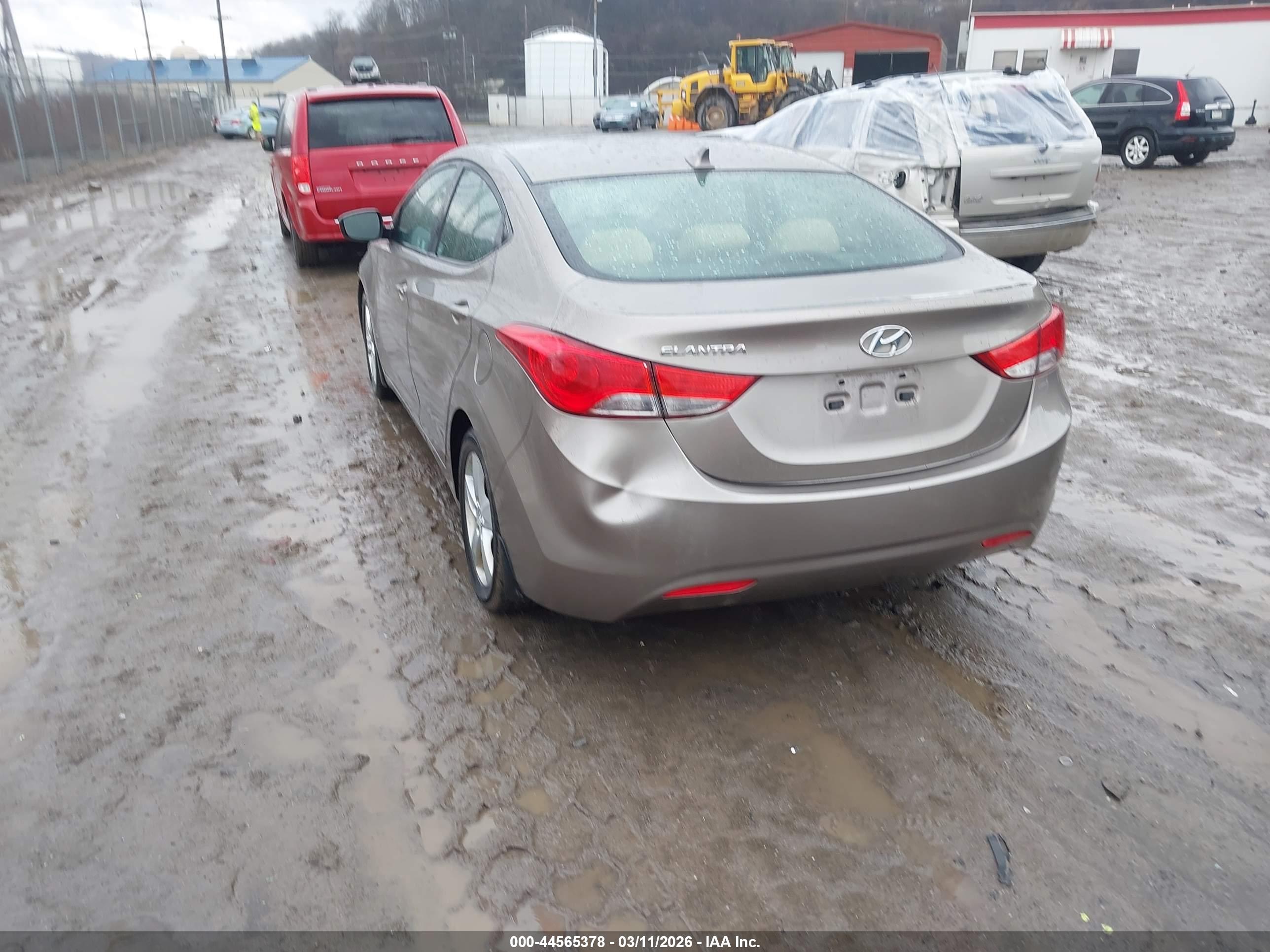 HYUNDAI ELANTRA image 3