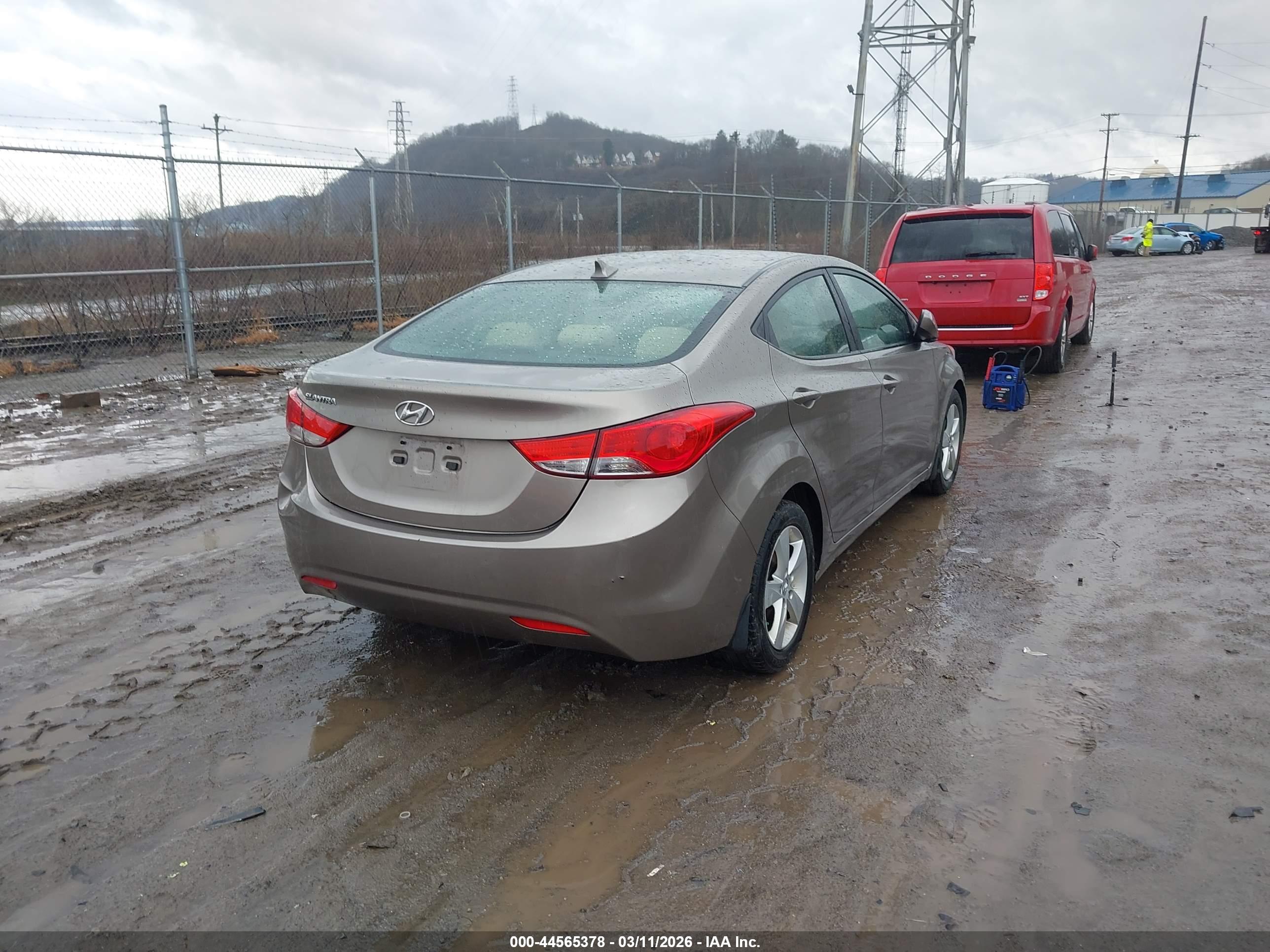 HYUNDAI ELANTRA image 4