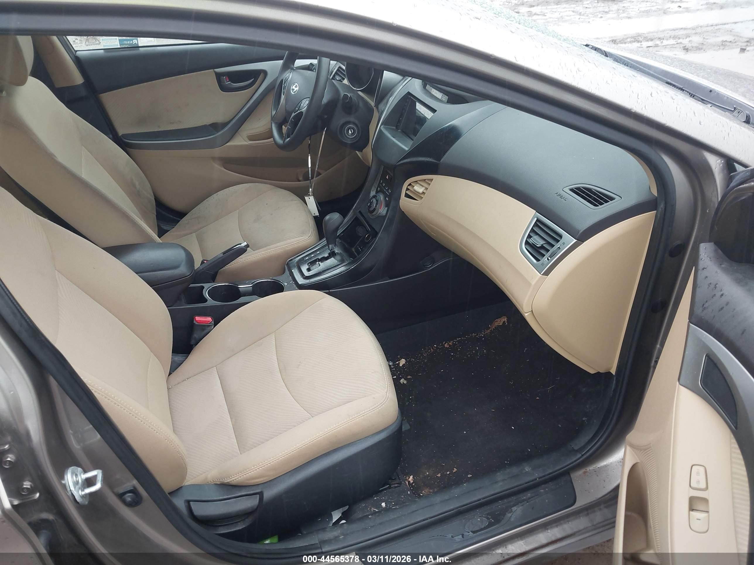 HYUNDAI ELANTRA image 5