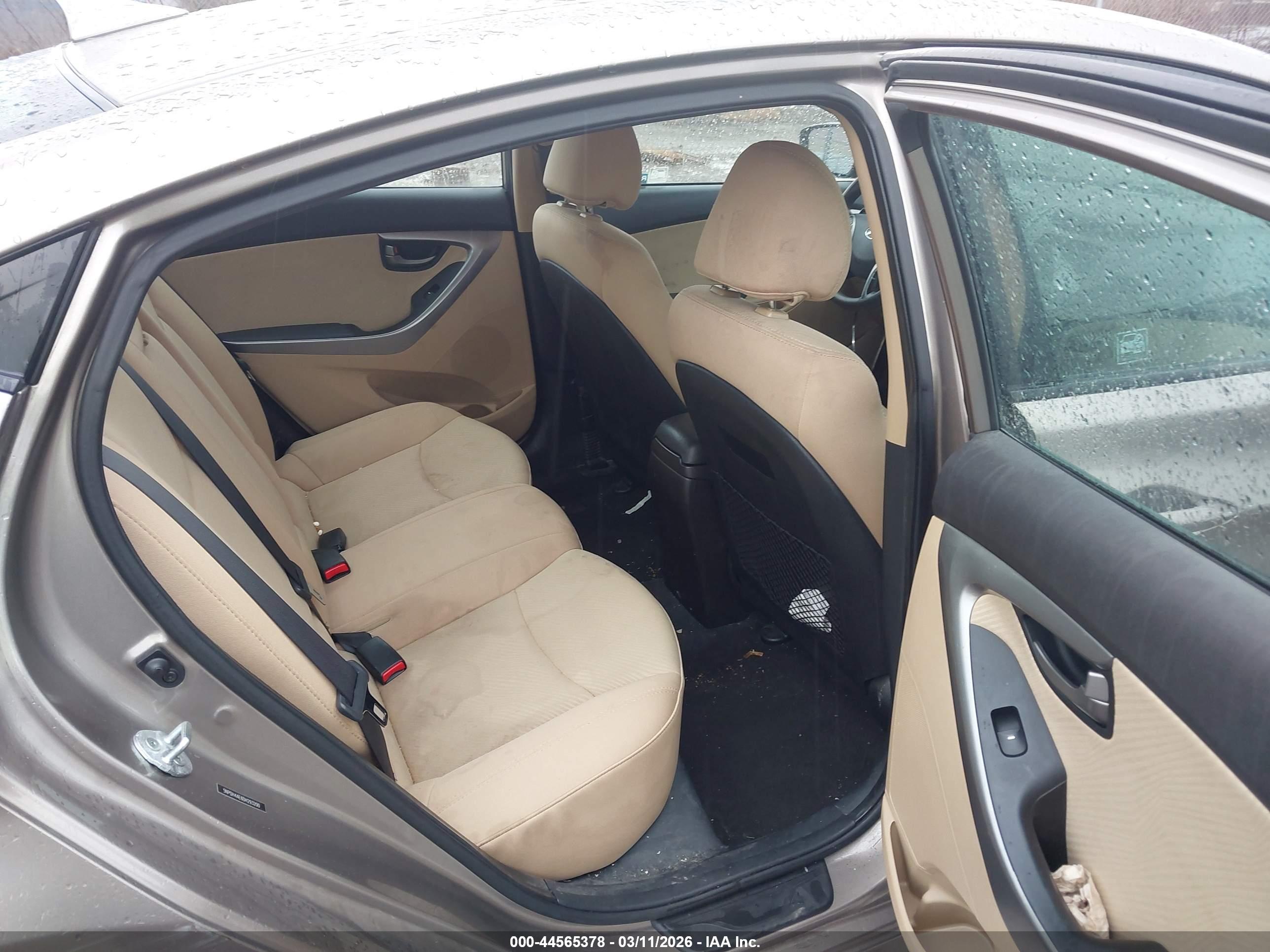HYUNDAI ELANTRA image 8