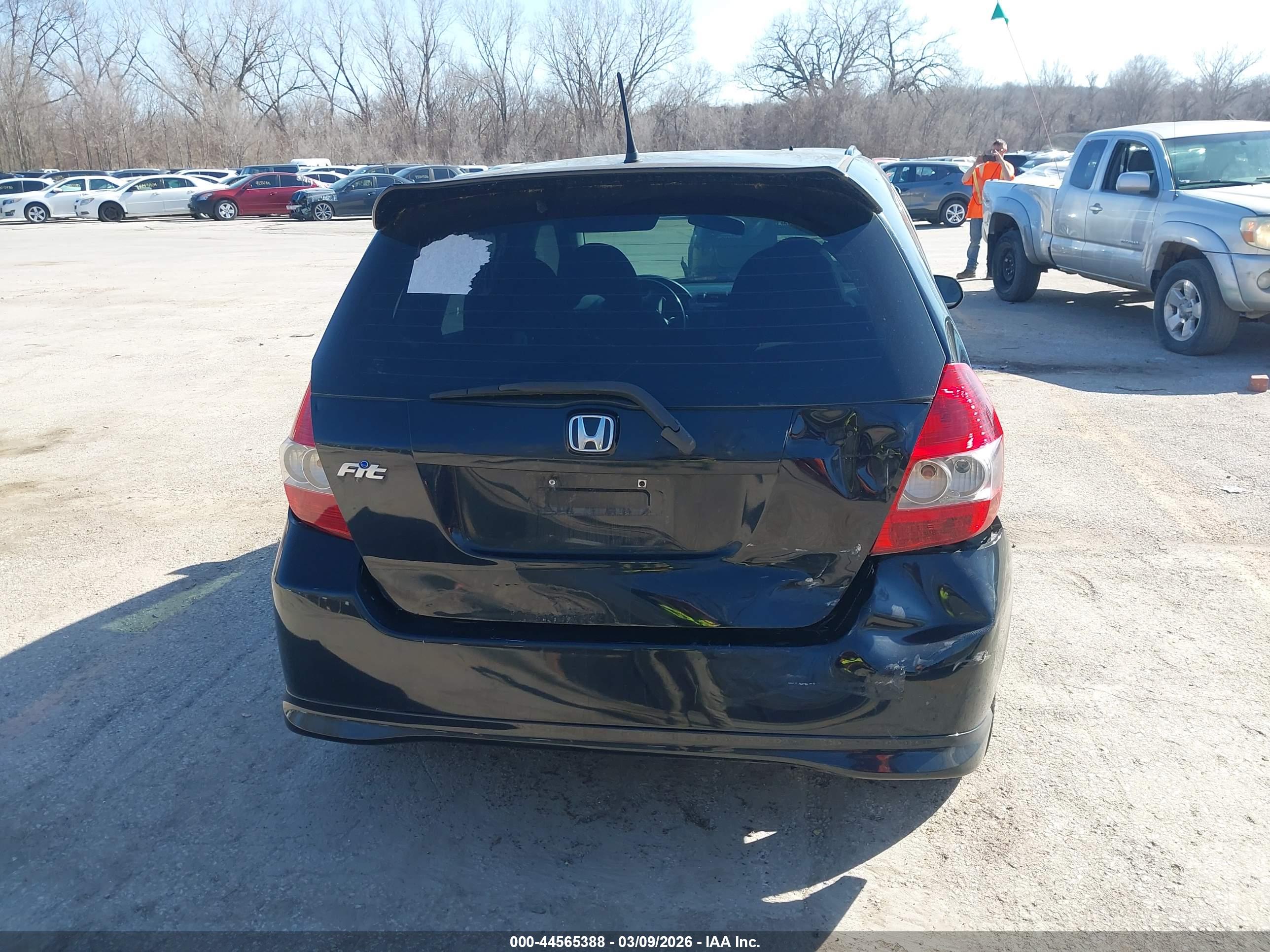 HONDA FIT image 6