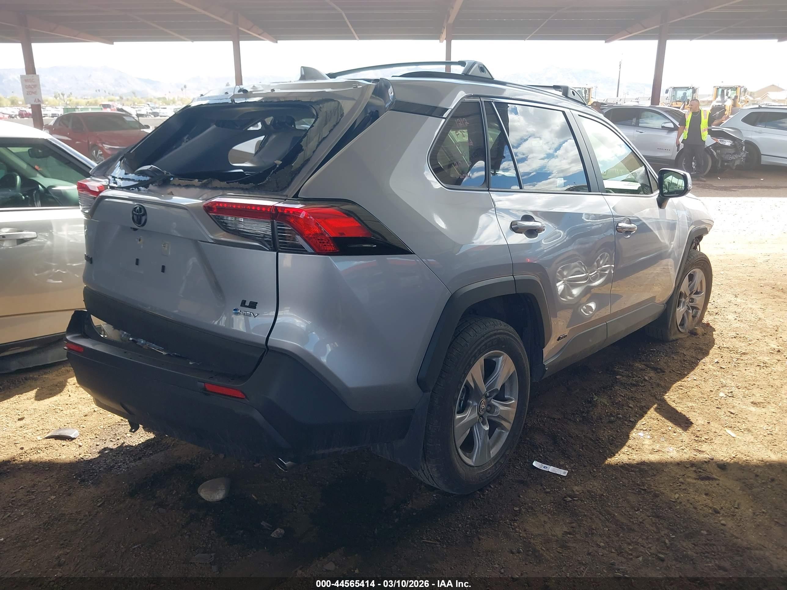 TOYOTA RAV4 image 4