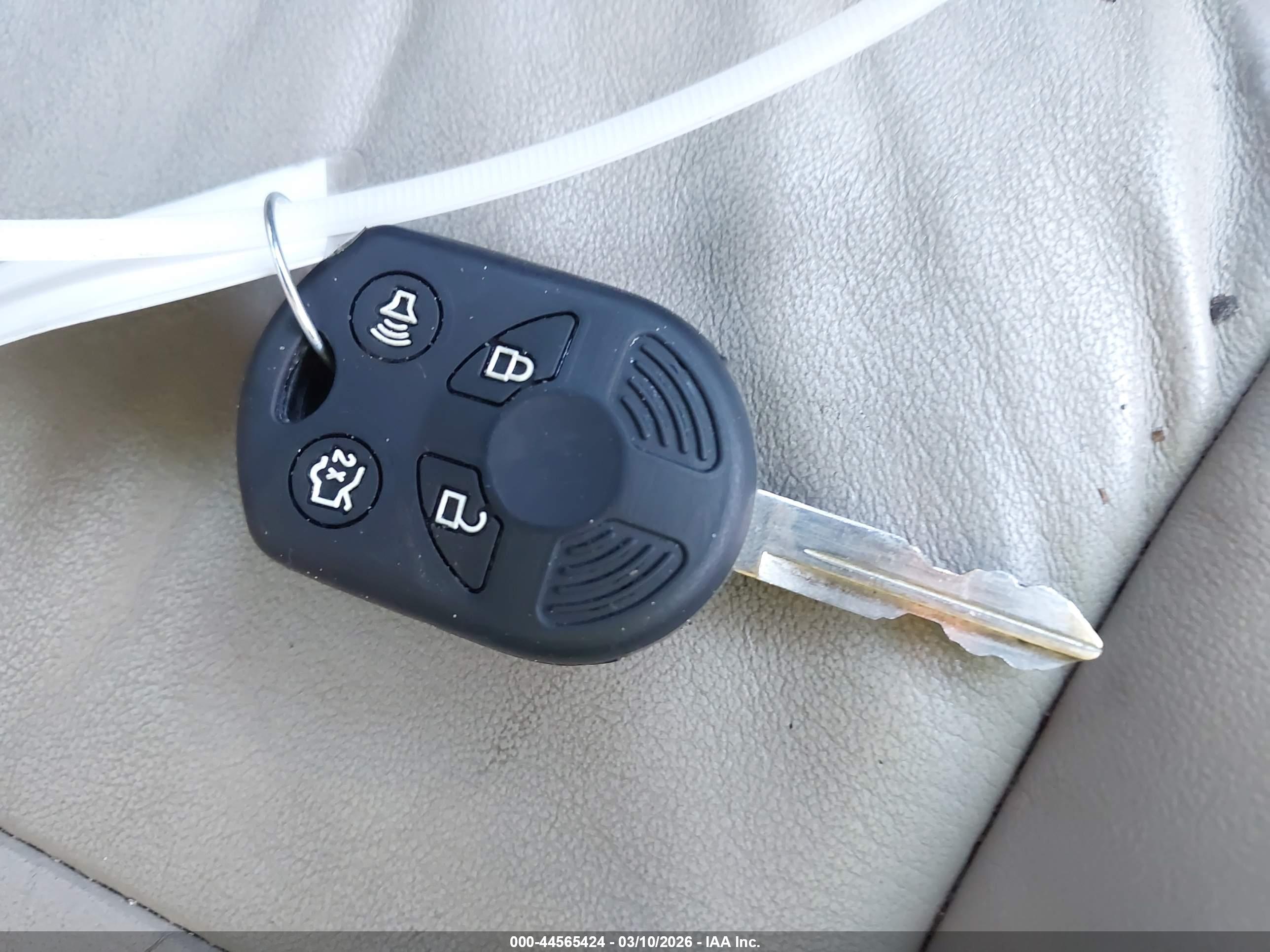 FORD FUSION image 11